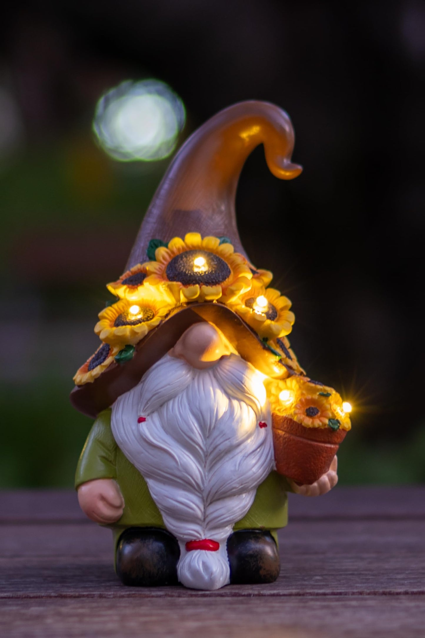 Fuzrea Solar Garden Gnome Statue, 7.67 Inch Resin Gnome Outdoor Decor for Yard, Backyard, Patio, Porch, Lawn; Garden Decor, Gnome Gifts, Birthday Gifts for Grandma Mom Women