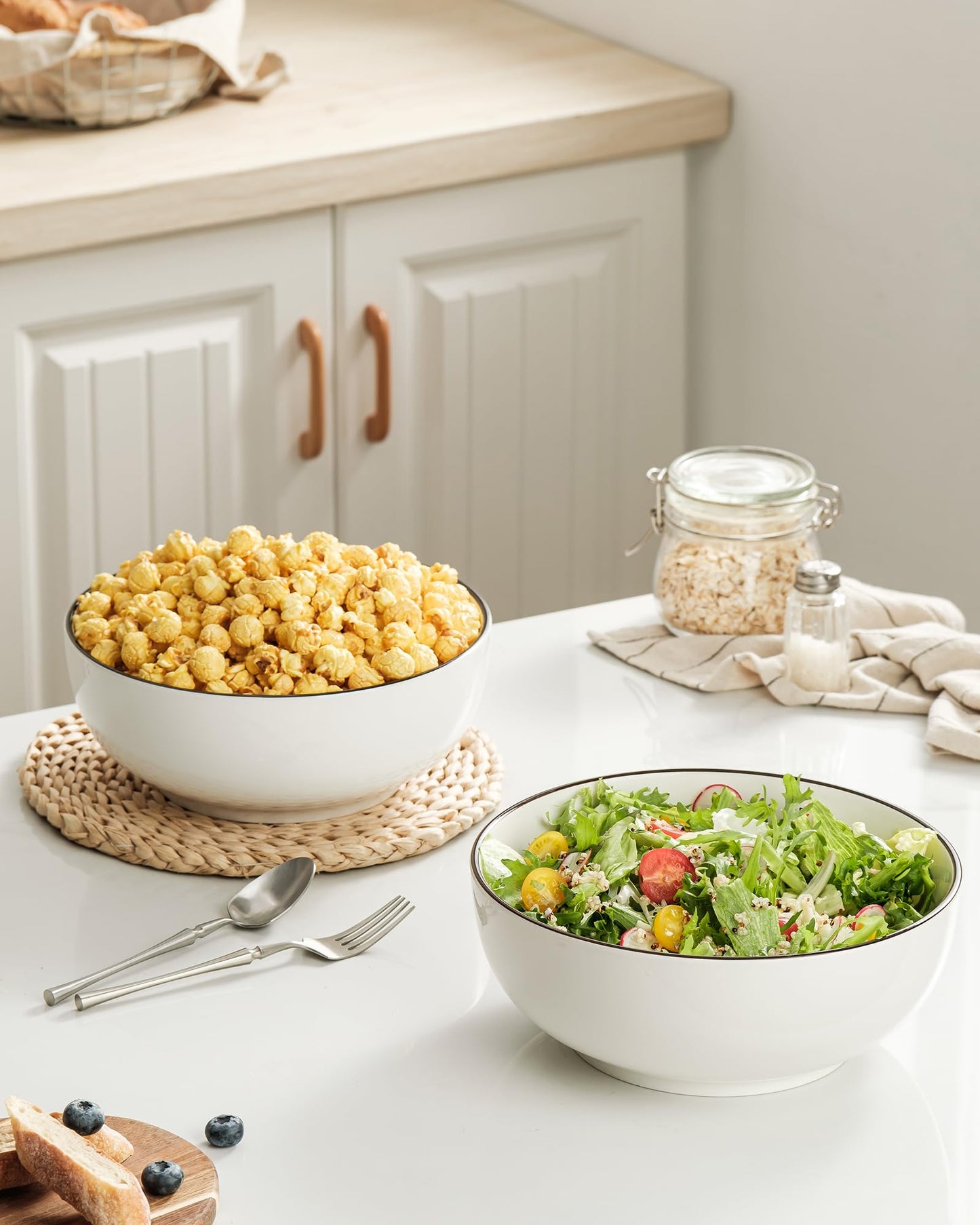 Dafuceramic Salad Bowls, 120 OZ(10") Large Serving Bowls Set of 2, Ceramic White Serving Bowls for Salad, Soup, Pasta and Dinner, Large Porcelain Bowl Set for Entertaining with Black on the Rim