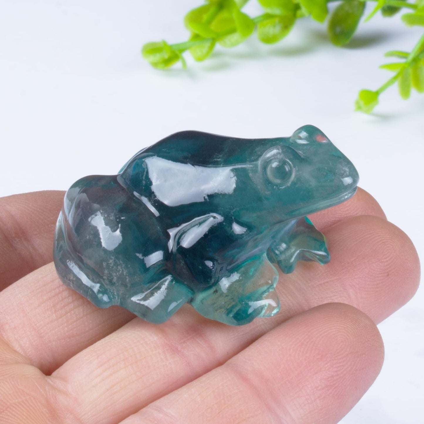 QLRSUXN 2 Inch Fluorite Frog Crystal Figurine,Frog Gifts Healing Crystal Decor，Frog Garden Statue Stone Energy Gemstones, in Bedroom Office Christmas Meditation Gifts Aquarium Decoration
