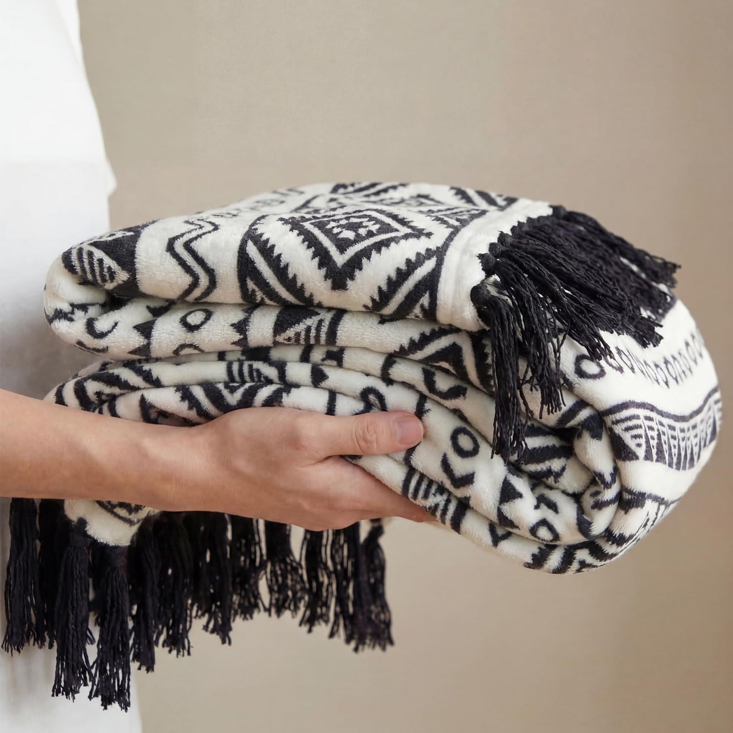 Boho Throw Blanket for Couch - Farmhouse Rustic Soft Blanket with Tassel, Western Aztec Vintage Blanket, Bohemian Cozy Blanket, Gifts for Women(50x60 Inches, Black and White)
