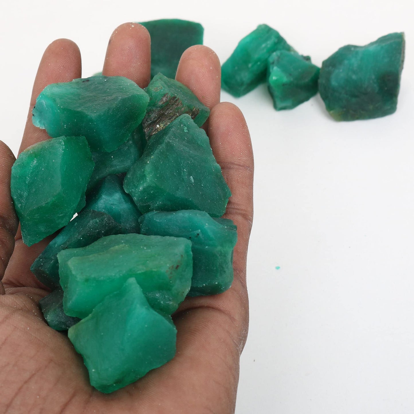 REAL-GEMS Natural Raw Healing Crystals Rough Stones for Tumbling, Cabbing, Polishing, Wire Wrapping, Wicca & Reiki Crystal Healing, Mix Gemstones,7 Chakra (Green Emerald)