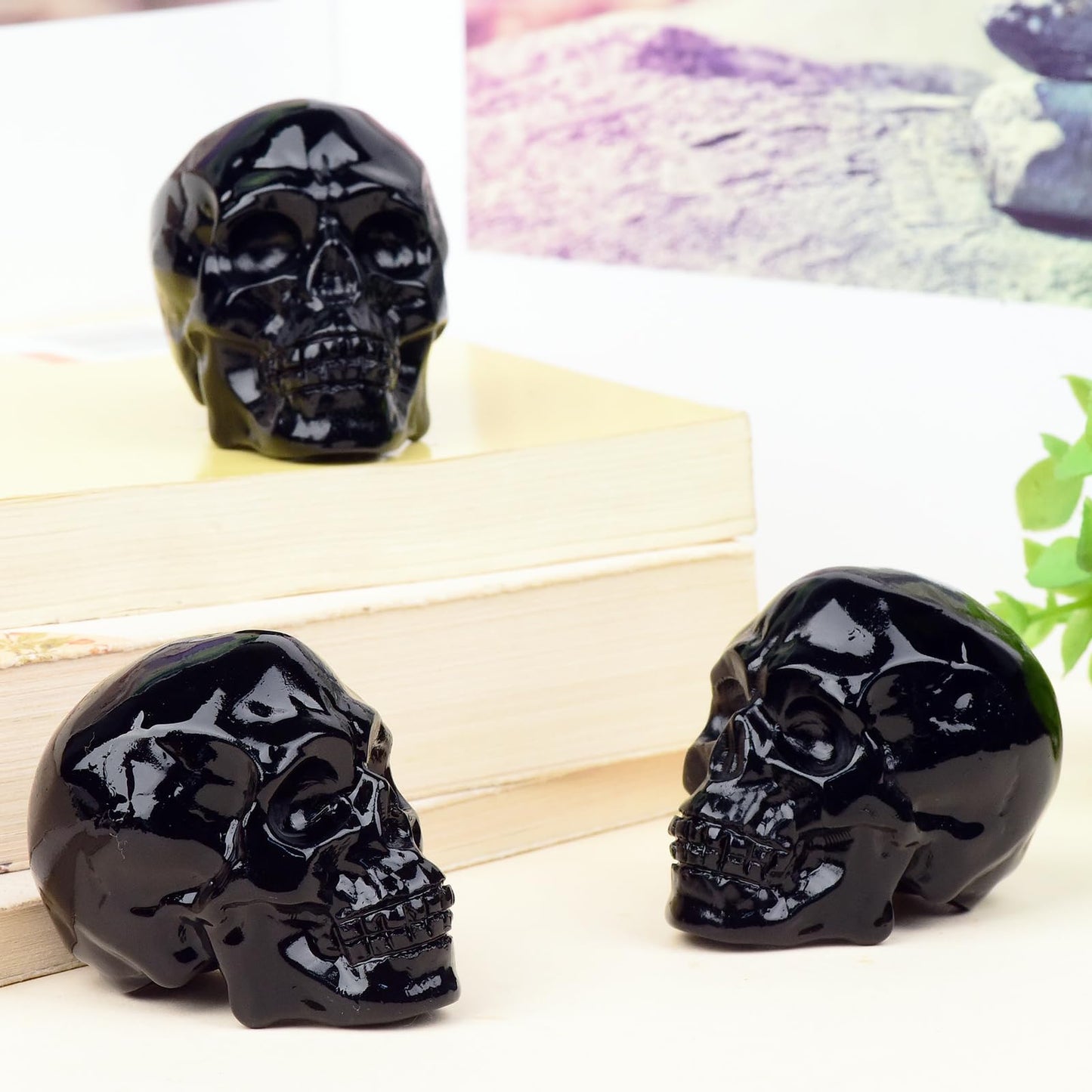 QLRSUXN 2 Inch Black Obsidian Crystal Skulls Decor,Human Skull Sculpture Statues Healing Crystal Decor,Halloween Skull Figurines,Home Office Decoration Christmas Meditation Gifts for Men Women