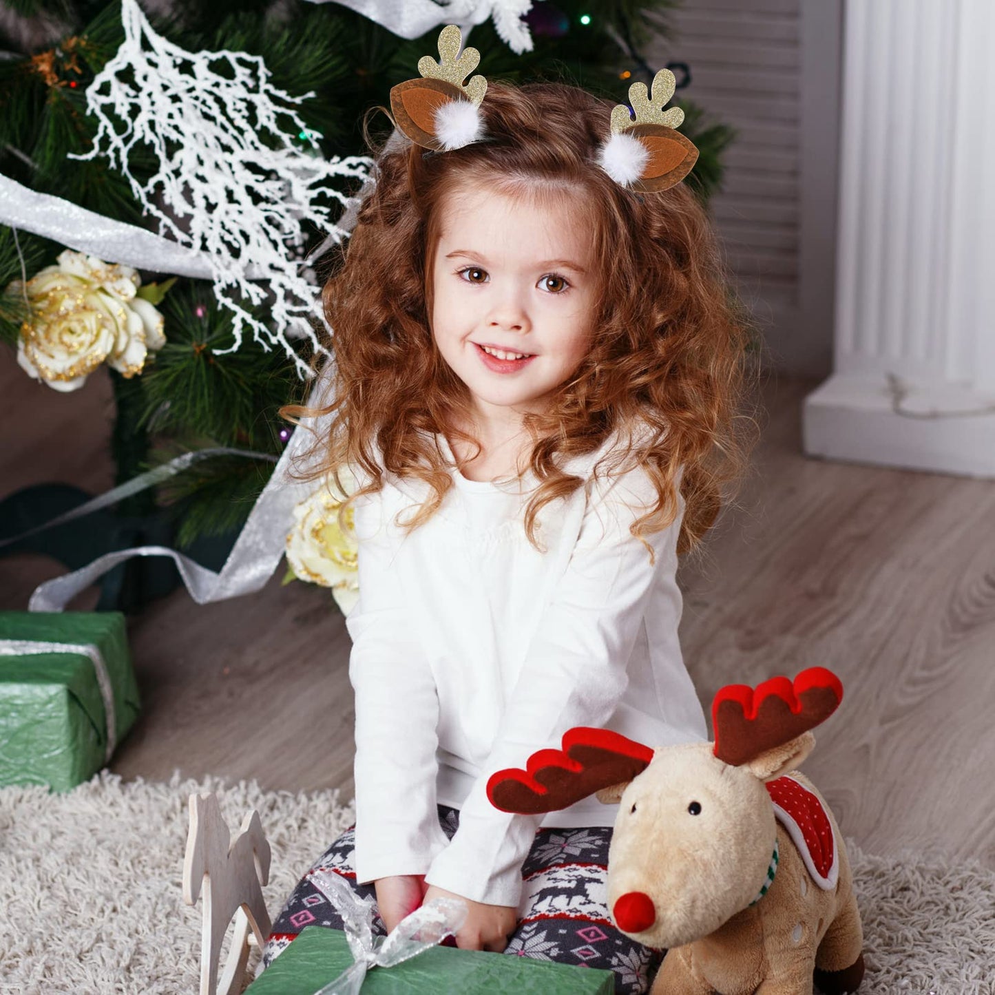 WLLHYF 4PCS Christmas Hair Clip, Cute Xmas Reindeer Antler Hairpin Girl Women Hair Clips Xmas Hair Barrettes with Pom Balls Deer Ear Hair Accessories Festive Party Cosplay Gifts
