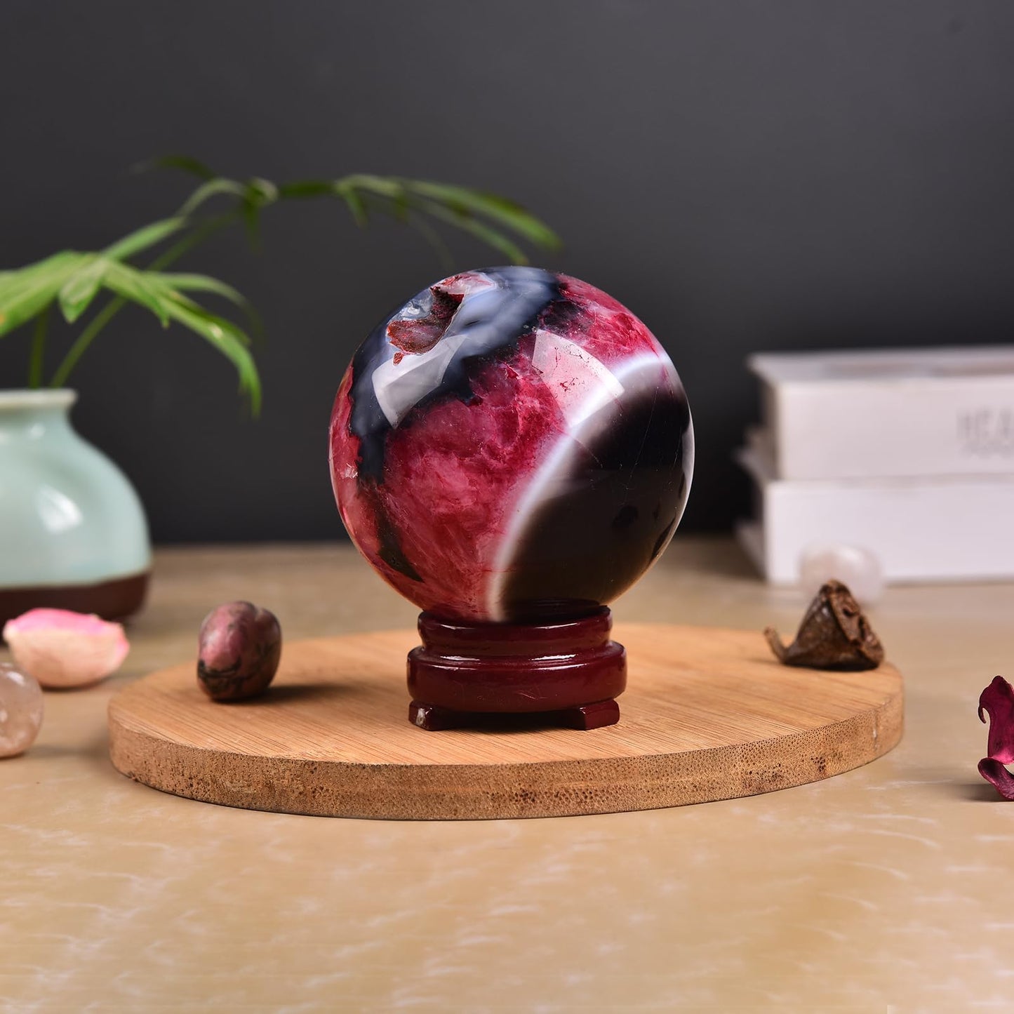 JIC Gem Large Black Red Onyx Agate Crystal Sphere Quartz Crystal Ball with Stand Healing Ornament Witchcraft Meditation Decor(80-90mm)