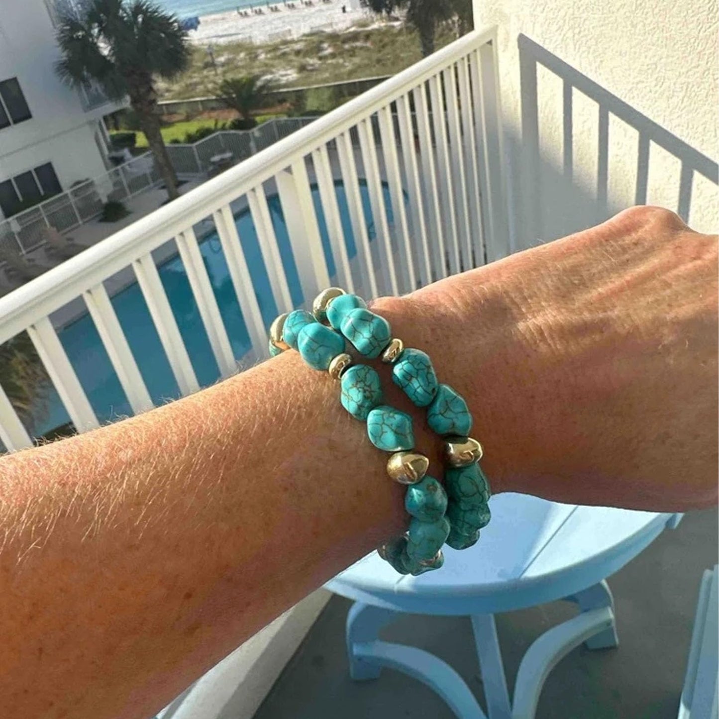 VIEKYBUTTY Blue Irregular Tumbled Turquoise Stone Bracelet, Gold Metal Accent Pulseras para Mujer Boho Jewelry for Women Daily Wear Women Bracelets Healing Energy Accessory