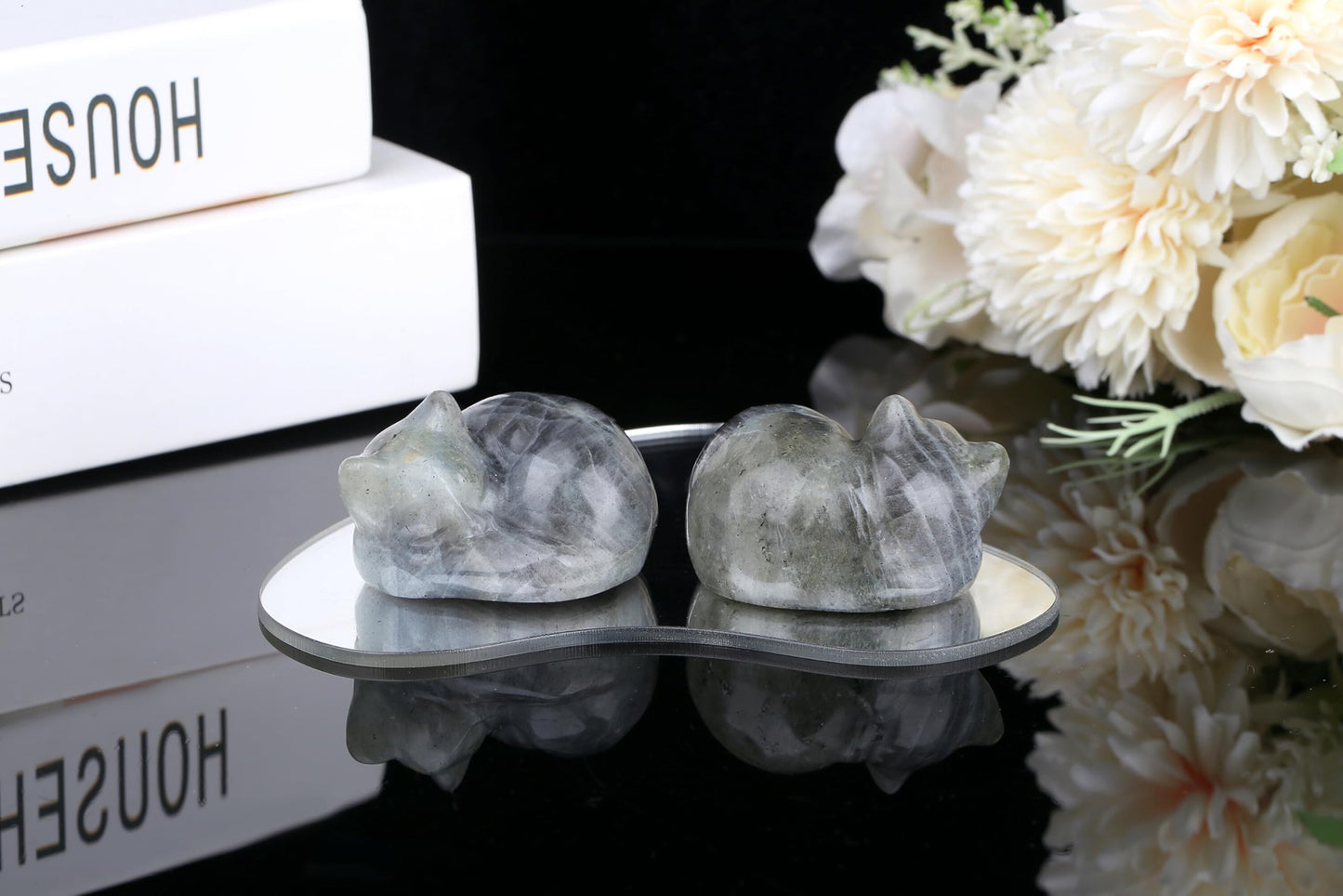 YATOJUZI 2" Cat Decor Figurines White Labradorite Crystals Sleeping Cats Decor Hand Carved Cute Crystal Animal Statues Decors Room Home Office Desk Decorations Cat Gifts for Women