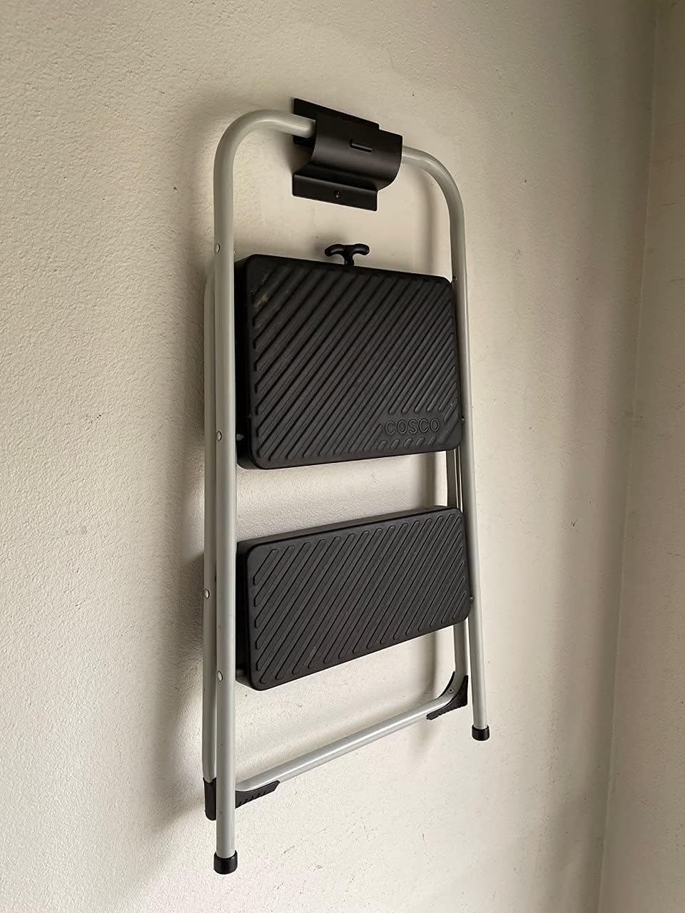 Tetra-Teknica GMH-01 4-in Steel Wall Mount Ladder and Wheelbarrow Hanger, Matte Black