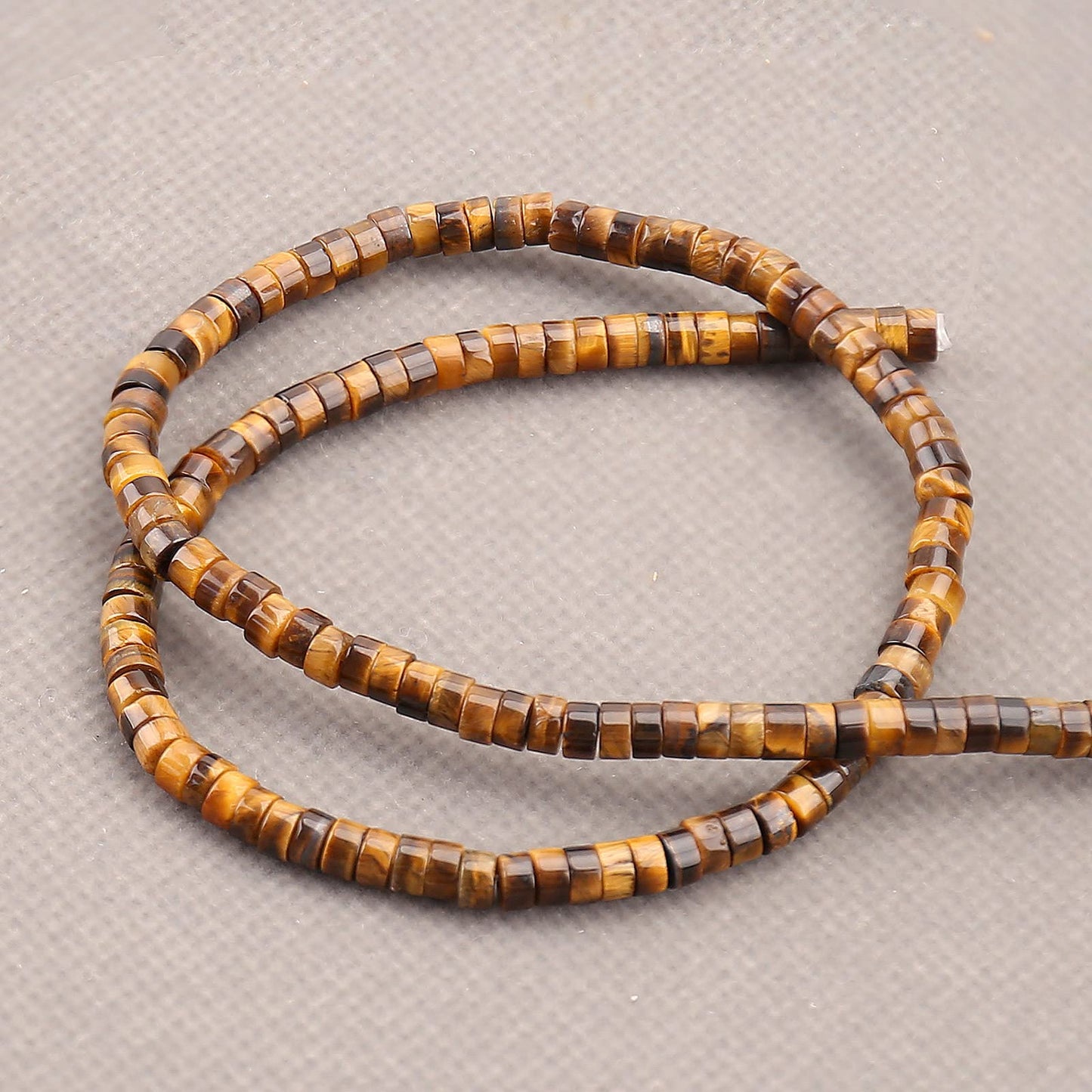 BONNY BOXX 150PCs Natural Classic Tiger Eye Spacer Beads, Loose Semi Precious Flat Round Gemstone Heishi Disc Stone Beads for Beading Jewelry Making 4mm*2mm