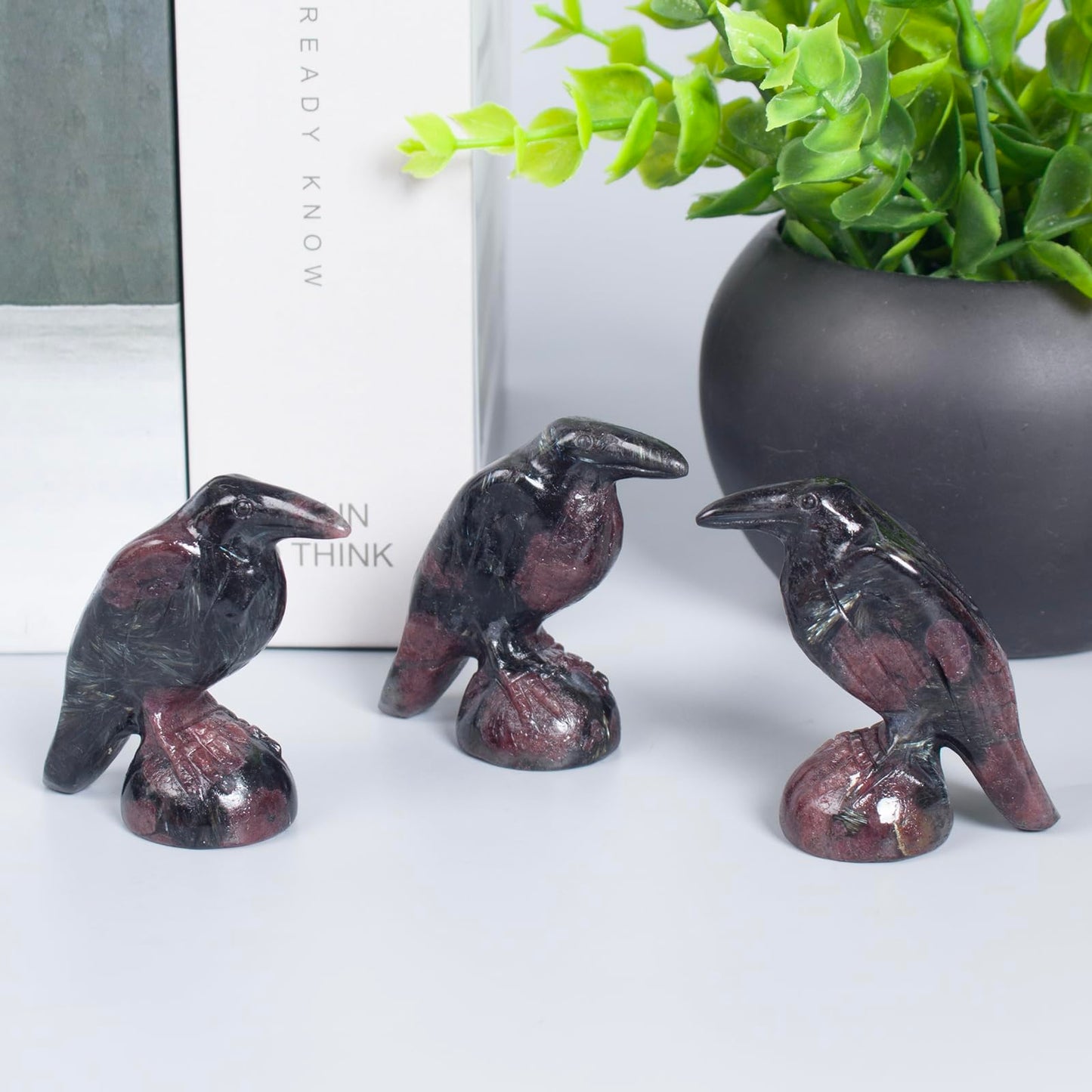 QLRSUXN Natural Garnet Raven Figurines, 2 Inch Healing Crystal Animal Statues, Lucky Guardian Pocket Crow Figurines as Women’s Gifts, Raven Statues for Office Home Decor and Ornament.
