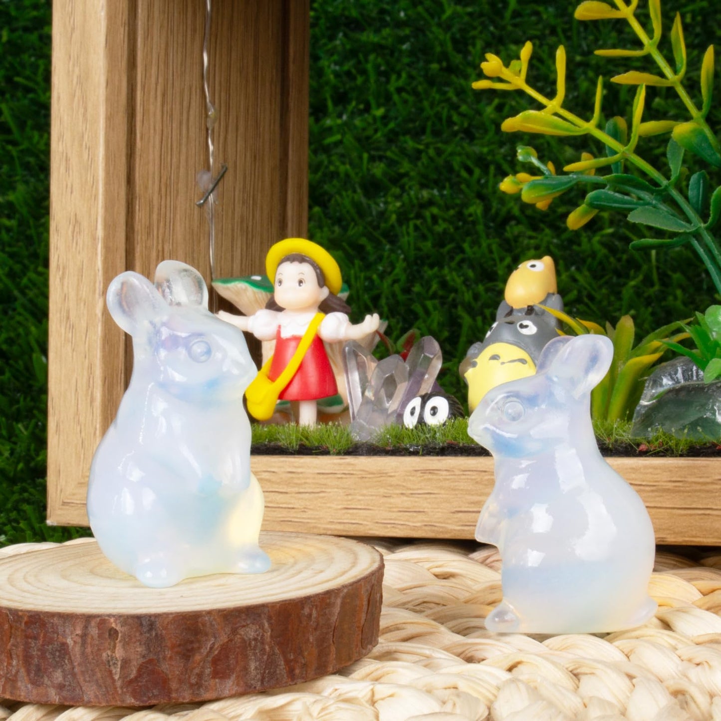 QLRSUXN White Opalite Bunny Figurine,Hand-Carved Rabbit Statue for Home Decor,1.6" Healing Crystal Desk Ornament,Easter Gift for Women Men,Lucky Feng Shui Charm for Office,Cute Animal Spirit Totem