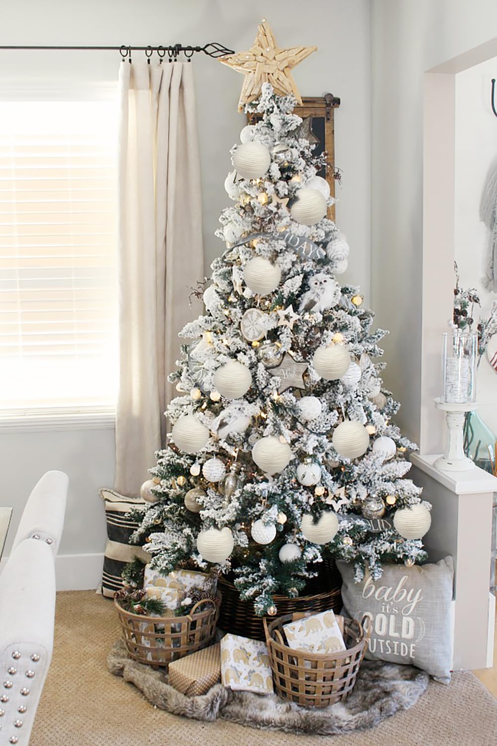 Briful 3.94'' White Christmas Ornament Balls, 6PCS Large Decorative Yarn Balls Xmas Tree Hanging Ornaments with Strings for Holiday Party Christmas Table Vase Decor