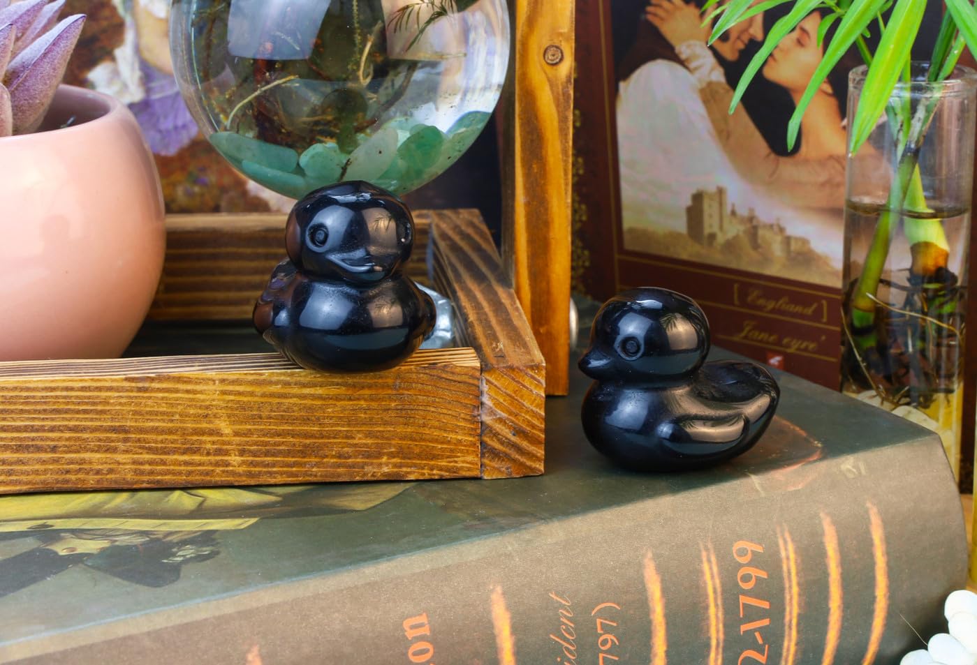 DUQGUHO Duck Figurine Statue Funny Deocr Gifts Black Obsidian Crystals Stones Lucky Duck Collectible for Mom Gifts Home Desk Office Deocration 1PC
