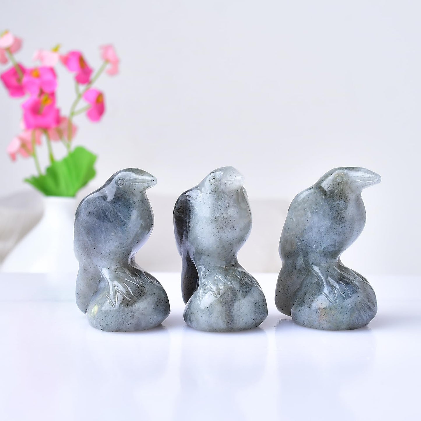 WUYOUSHI Natural Labradorite Crystal Raven Statue 2" Healing Crystal Handmade Sculpture Guardian Pocket Statues Reiki Meditation Office Home Decoration Gift