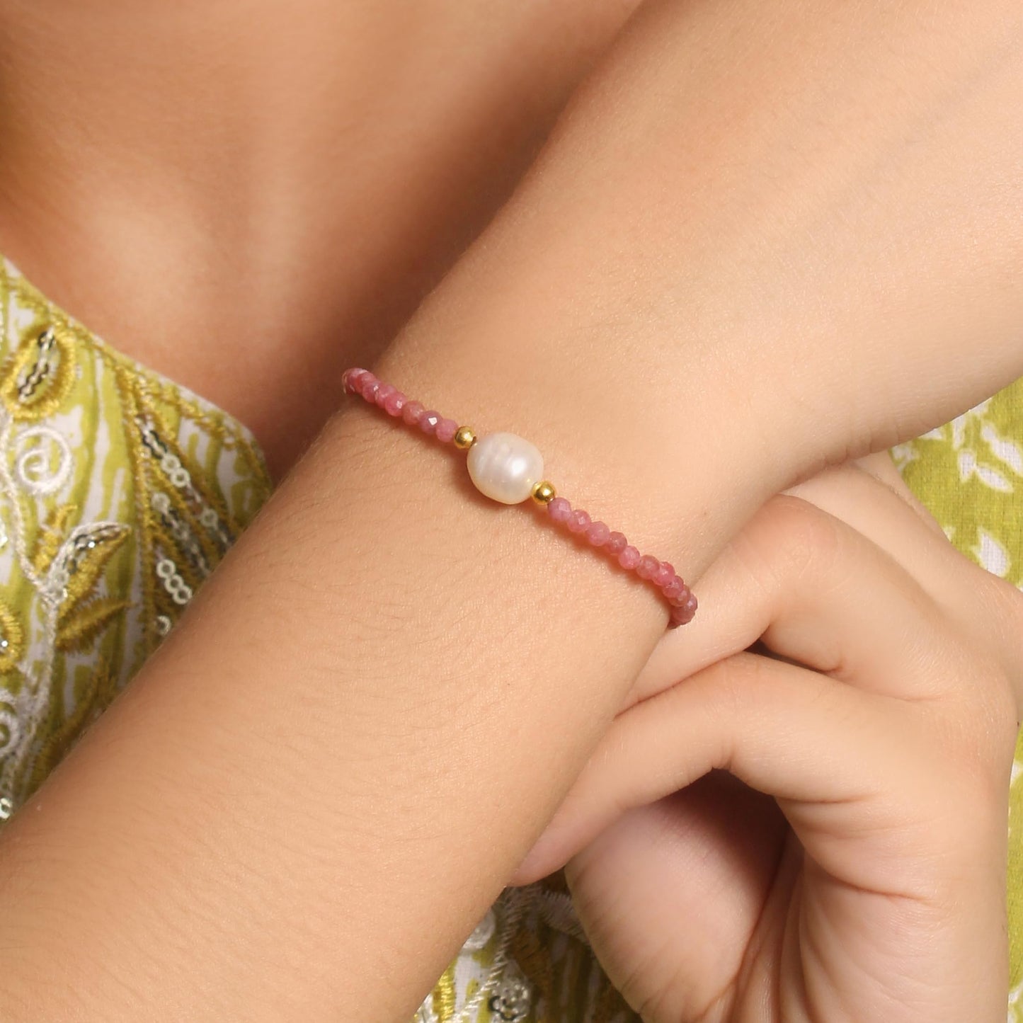 A&M Gems 2.5-3 mm Natural Rhodochrosite Round Faceted Beaded Bracelet with Pearl Crystal Jewelry, Brass Gold Plated Bracelet, 1-Inch Adjustable Chain, Handmade Bracelet, 7-Inch, Gifts for Women