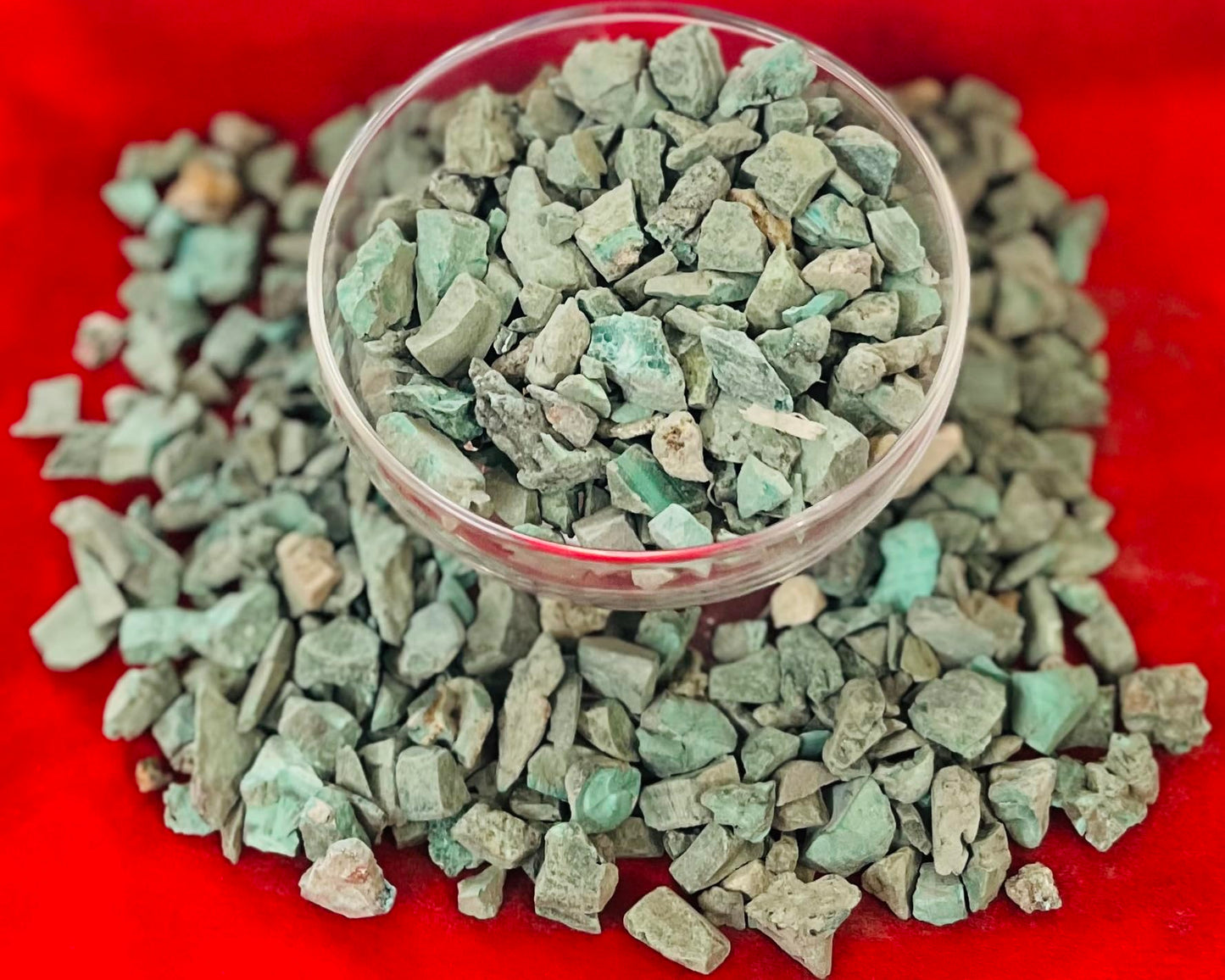 Indian Consigners Malachite Tumbled Stone Chips – 100g Natural Crushed Green Gemstones for Energy Healing, Crystal Grids, Jewelry & Home Decor