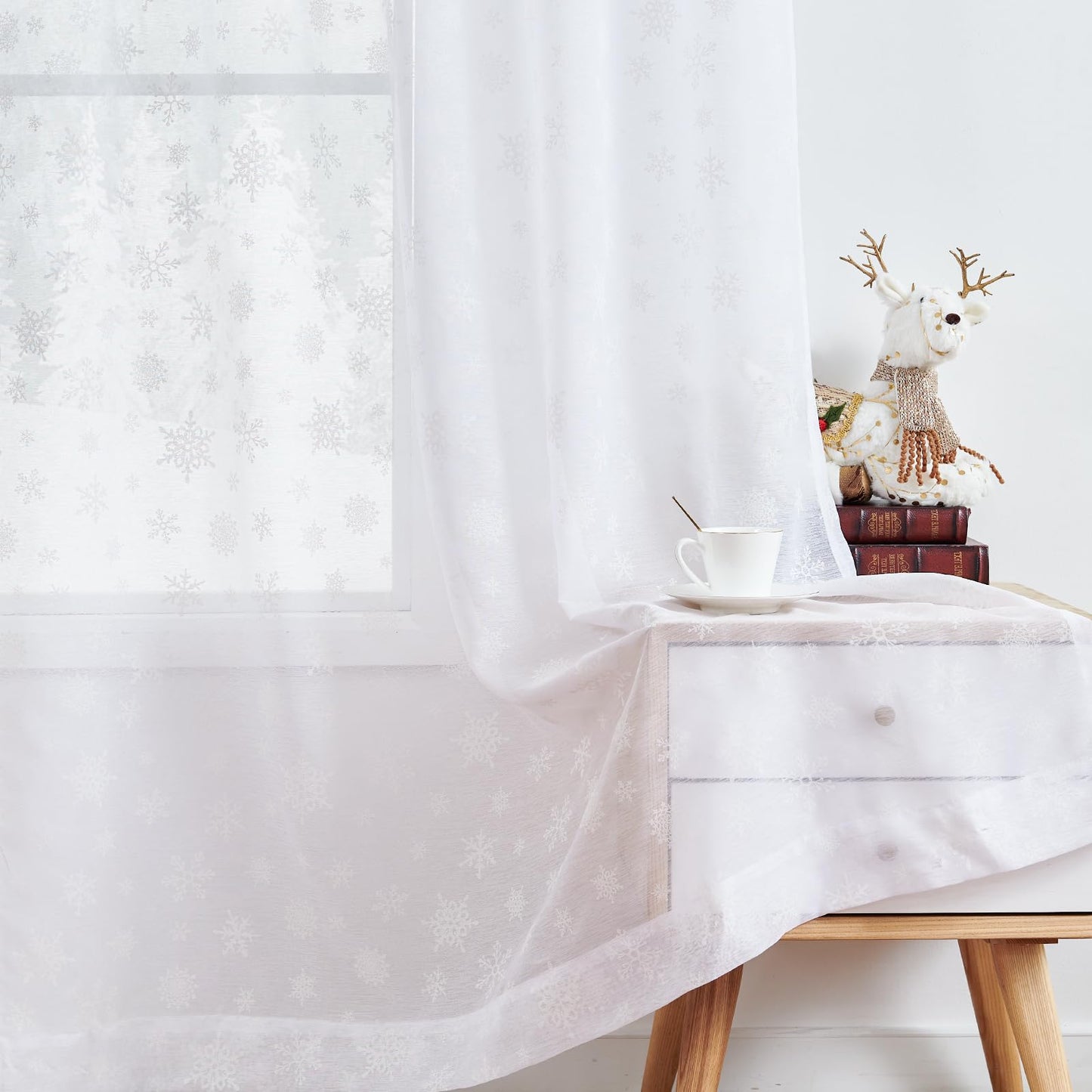 Vangao Snowflake Christmas Curtains White Sheer Curtains 84 Inches Long for Living Room Bedroom Holiday Backdrop Decor Snow Flake Luxury Home Voile Drapes Rod Pocket Window Winter Drape, 2 Panels