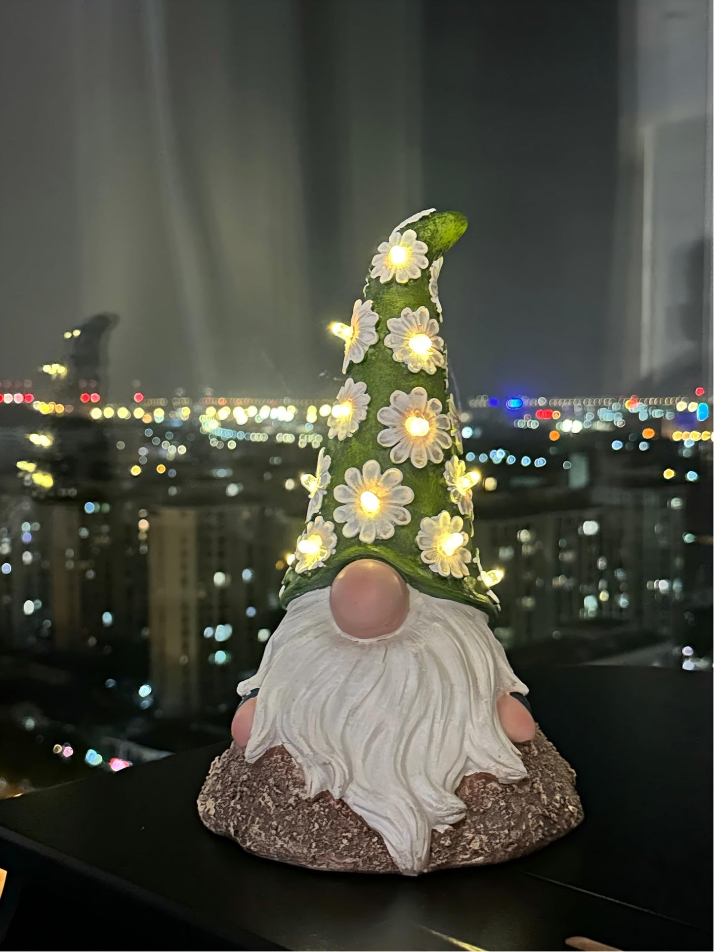 hobbyhaha Garden Gnome Solar Light Outdoor Statue, Decorative Lawn Ornament for Patio, Balcony, Yard, Housewarming Gift