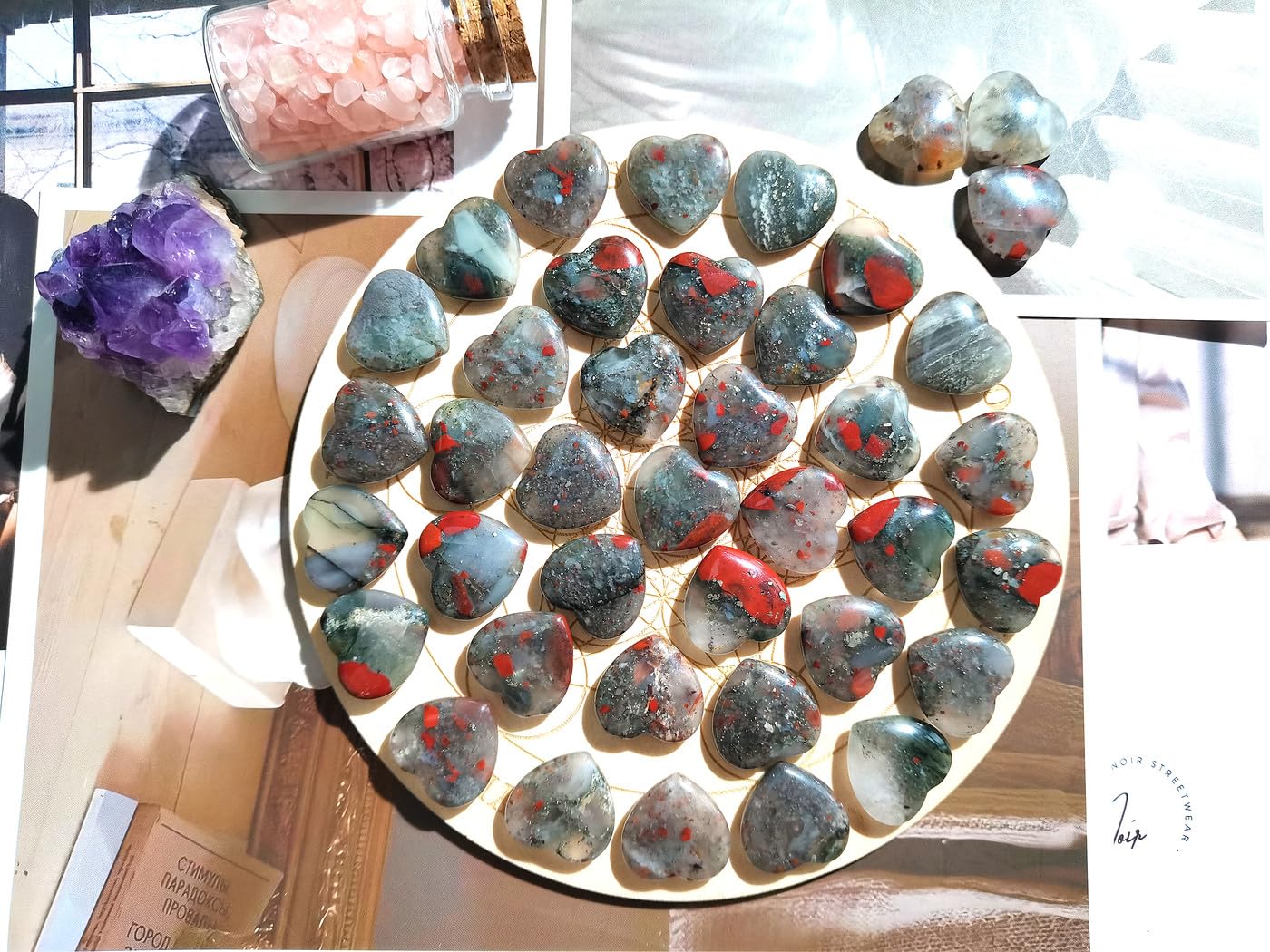 QINJIEJIE 20PCS African Bloodstone Heart Stones Crystals Bulk Love Shaped Worry Stone Heart Rock Pocket Polished Palm Gems Crystal Reiki Balancing Wholesale Carved Stone Decor Gift
