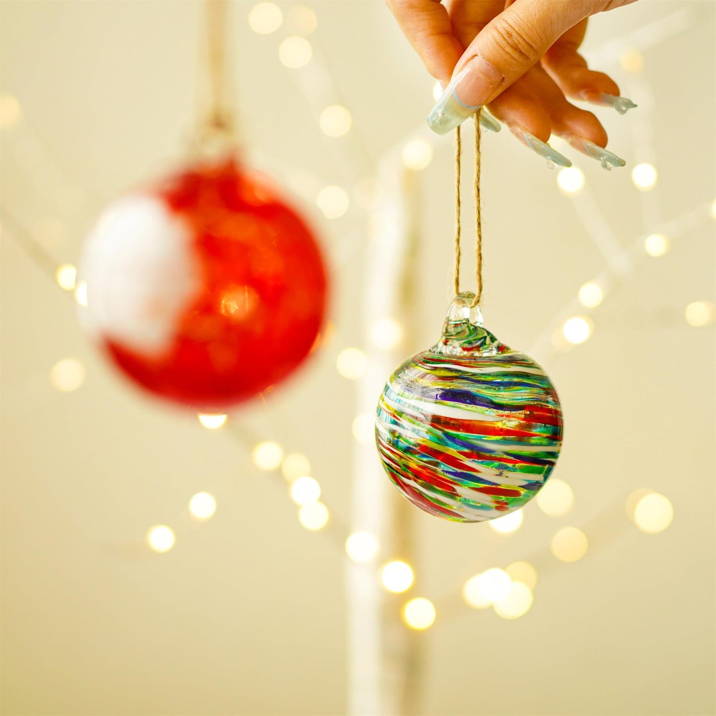 6pcs Hand-Blown Glass Ornaments Balls Hanging Glass Balls Witches Ball Gazing Ball for Home Window Outdoor Garden Patio Xmas Tree Décor
