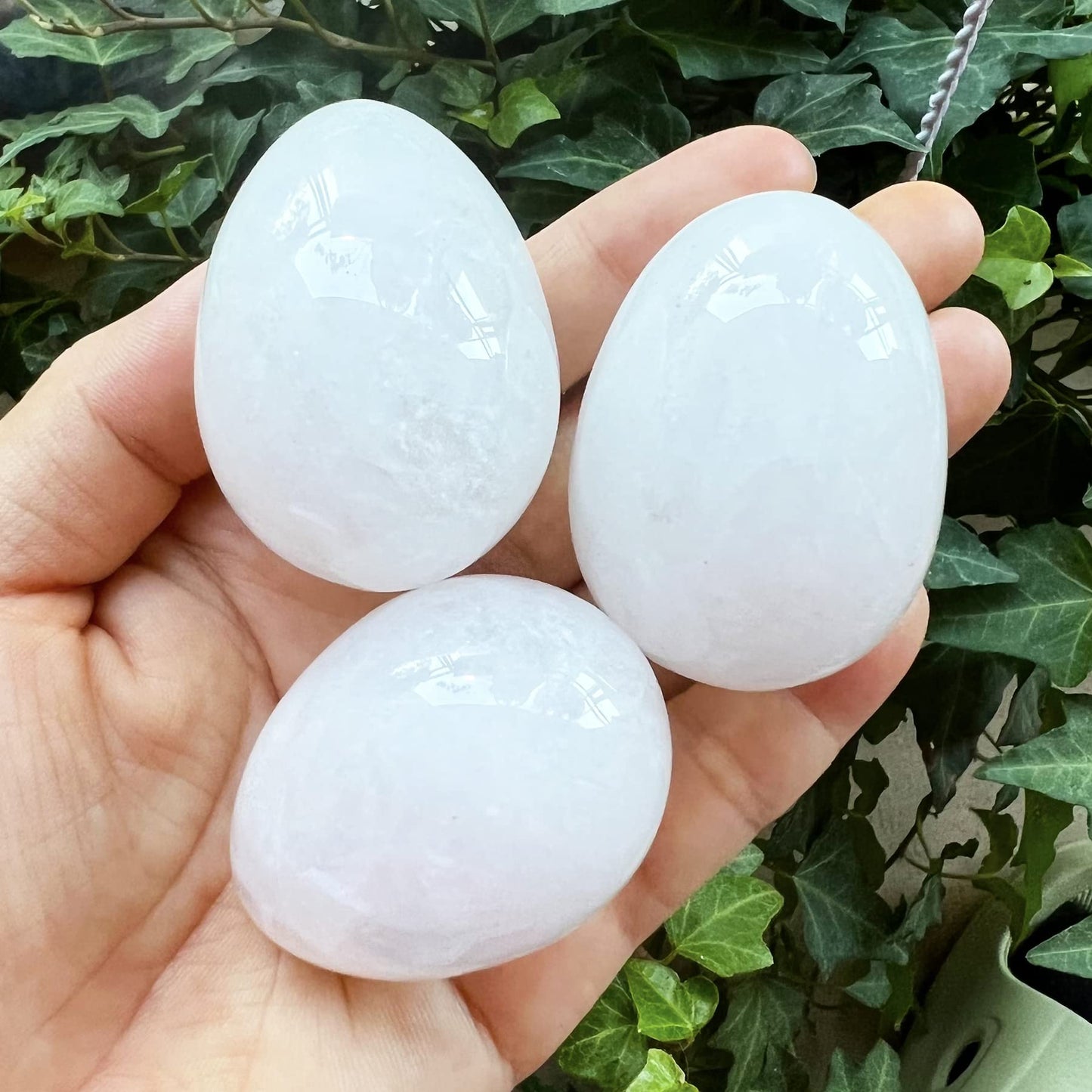 Fekuar Stone Egg Figurine, Polished Healing Crystal Easter Eggs Sphere Sculpture with Wood Stand, Rock Quartz, 1.8"