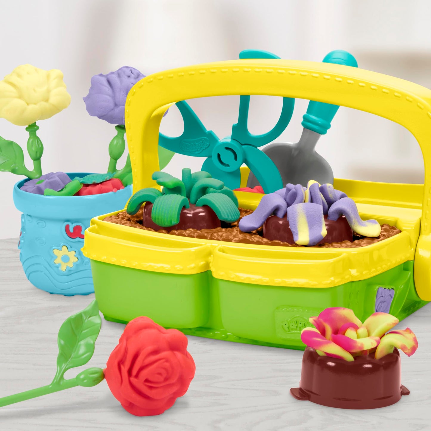 Play-Doh Blooming Flower Garden Toy Playset, Nature Pretend Play, Kids Arts & Crafts Ages 3+