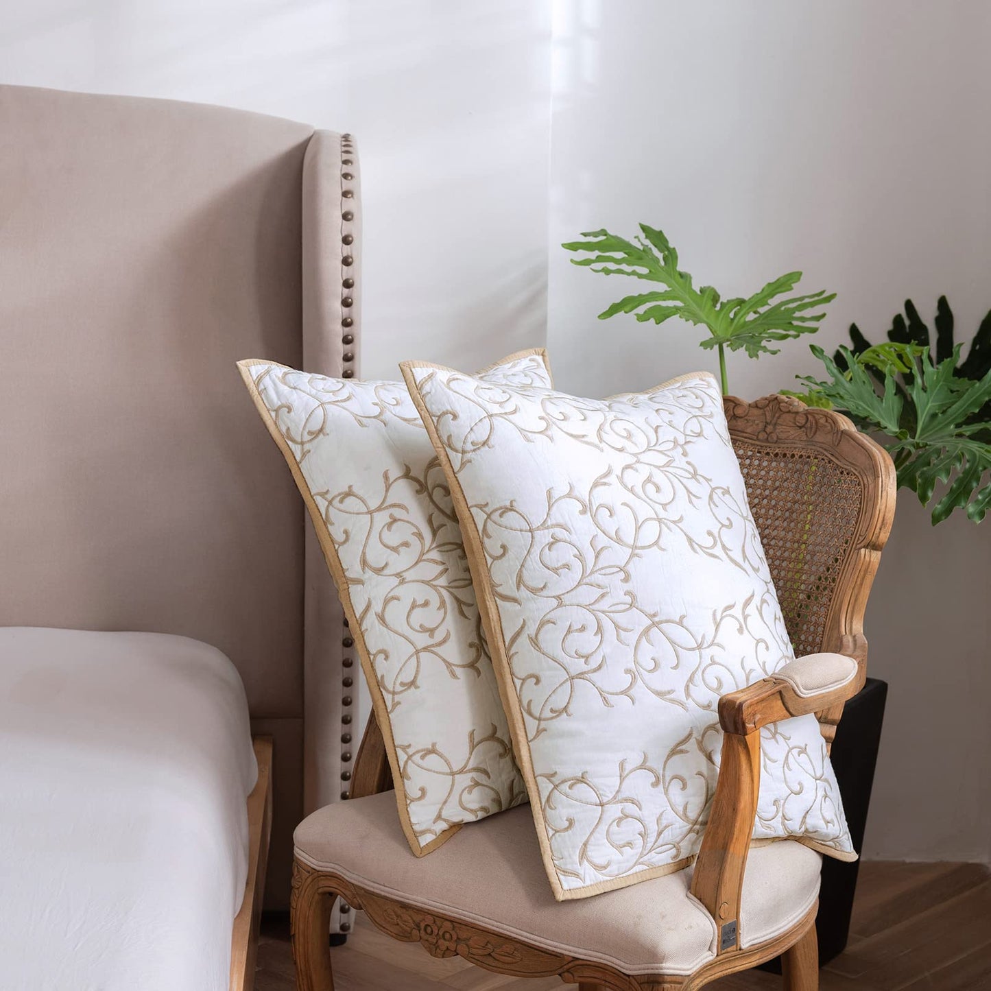 mixinni Reversible Soft Quilts 3-Piece Beige Embroidery Pattern Elegant Set with Embroidered Decorative Shams Soft Bedspread&Coverlet Set (Queen Size, Beige)