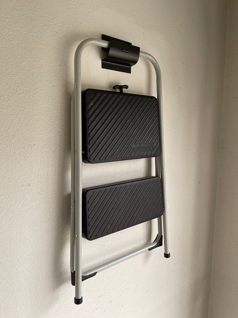 Tetra-Teknica GMH-01-2P 4-in Steel Wall Mount Ladder and Wheelbarrow Hanger, Matte Black, Pack of 2