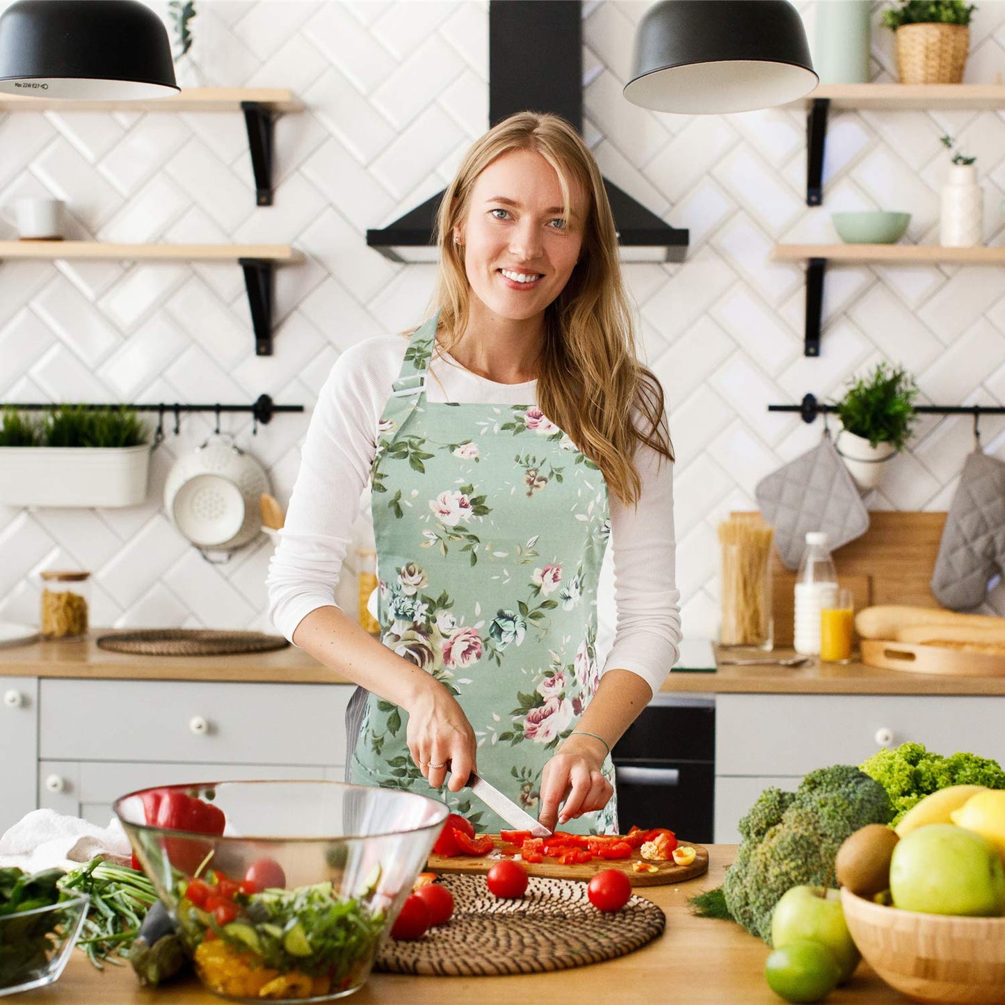 Saukore Floral Aprons for Women, 2 Pack Kitchen Aprons with Pockets for Cooking Baking, Gardening Apron Gifts for Gardeners, Birthday Mothers Day Apron Gift for Mom Wife Sister Daughter Grandma