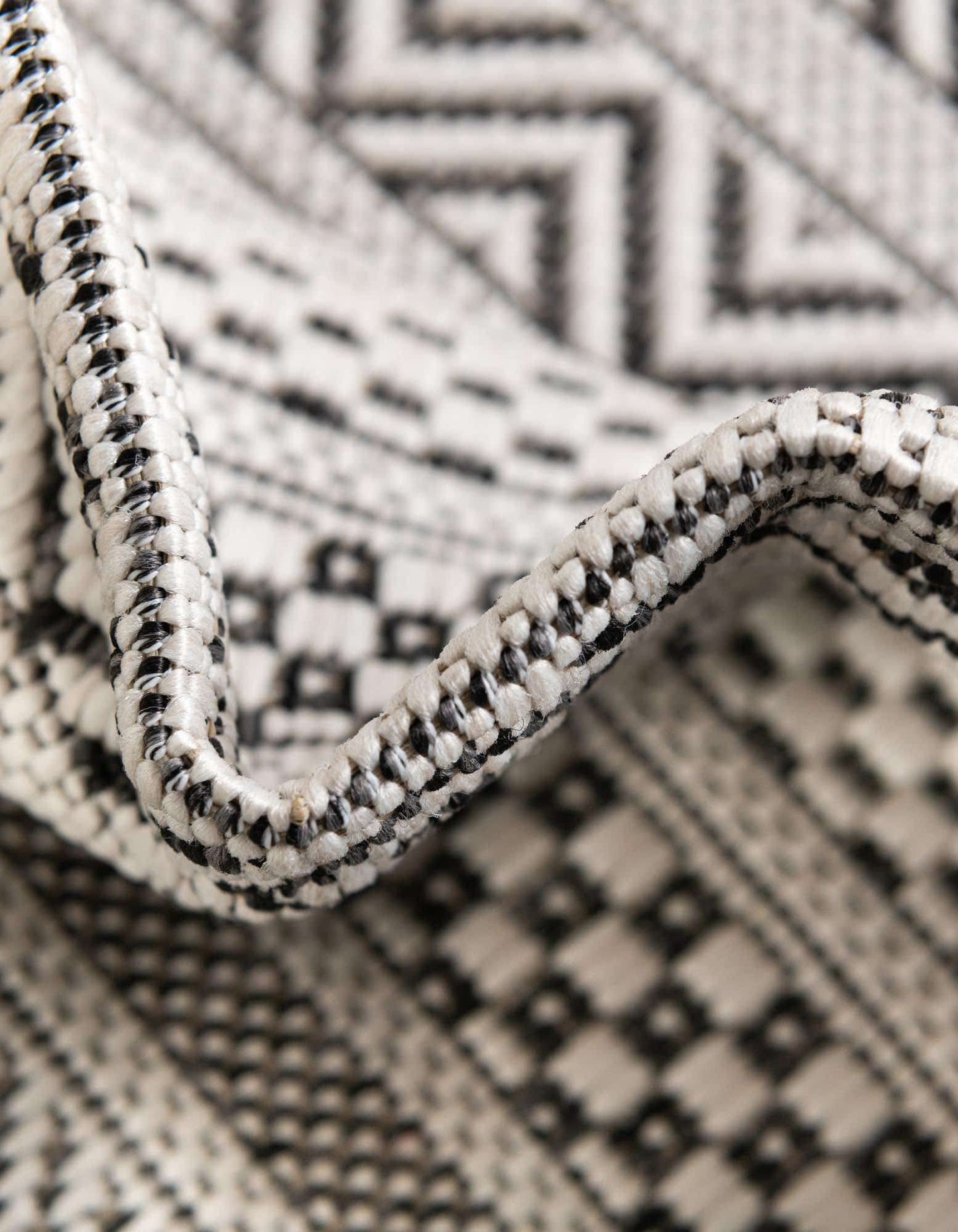 Unique Loom Outdoor Striped Collection Area Rug - Maia (5' 3" x 8' Rectangle, Beige/Ivory)