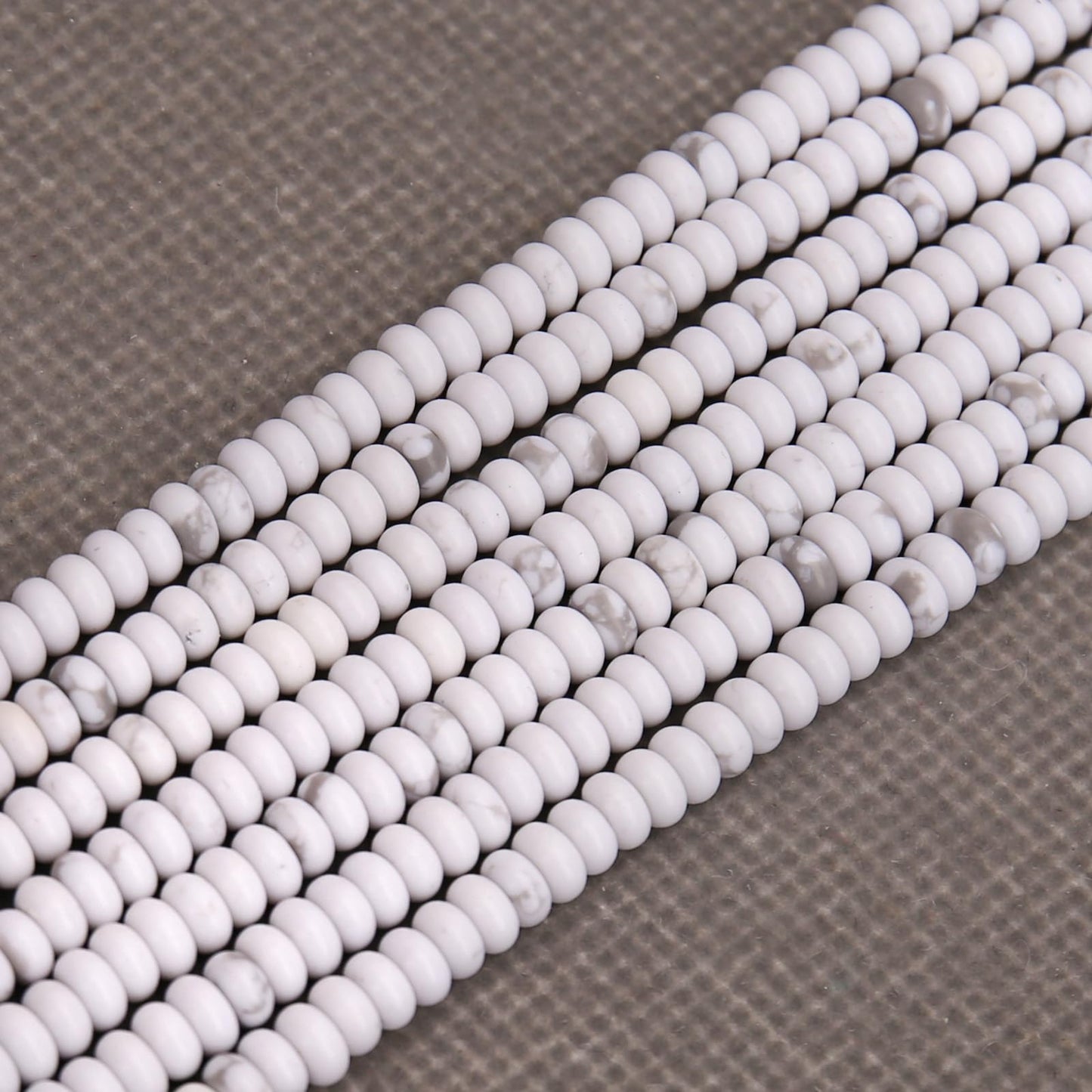 BONNY BOXX 1 Strand (150PCs) Natural 2 * 4mm Howlite Rondelle Beads, Natural Abacus Disk Stone Beads Loose Spacer Gemstone for DIY Bracelet Necklace Jewelry Making