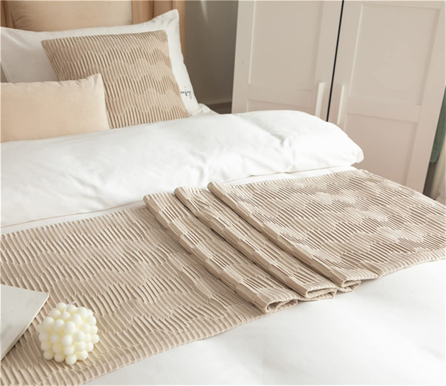 Fudaiki Bed Runner Solid Quilted Fleece Bed Throws for Foot of Bed Bedding Scarf Protection for Bedroom Hotel Full/Queen Beige