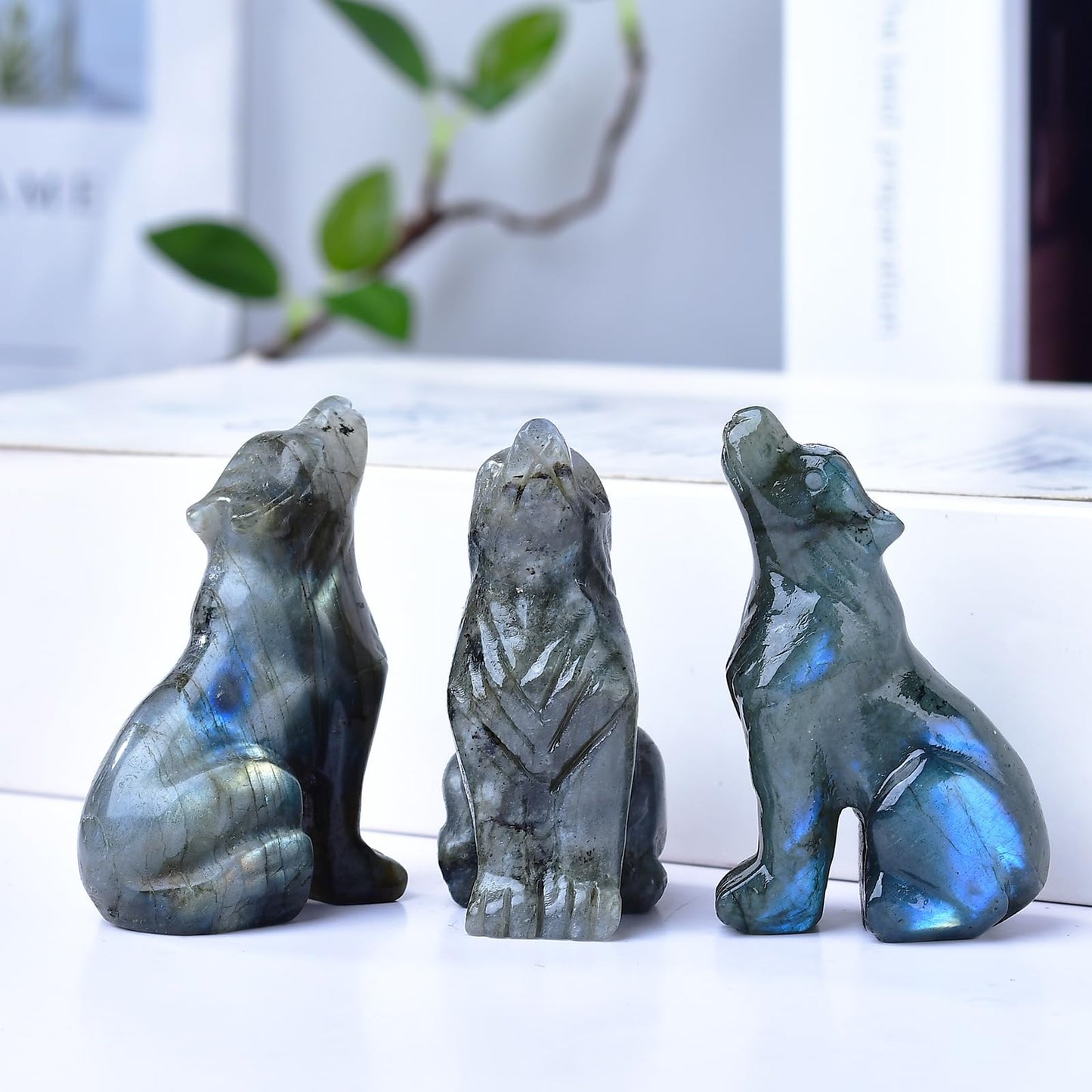 Ytbeoxk 2.1 Inch Labradorite Wolf Crystal Statue，Birthday Present Healing Crystal Decor，Wolf Totem Figurines Stone Energy Gemstones, in Bedroom Office Christmas Meditation Gifts for Men Women