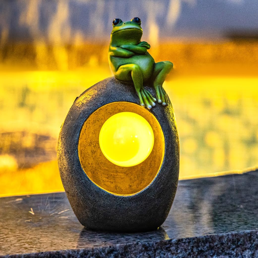 WHIMSYNOOK 9.1" Resin Perched Frog Solar LED Garden Statue Light, Ideal for Porch, Lawn, Yard, Housewarming, or Birthday Gifts for Mom, Family, and Froggy Lovers