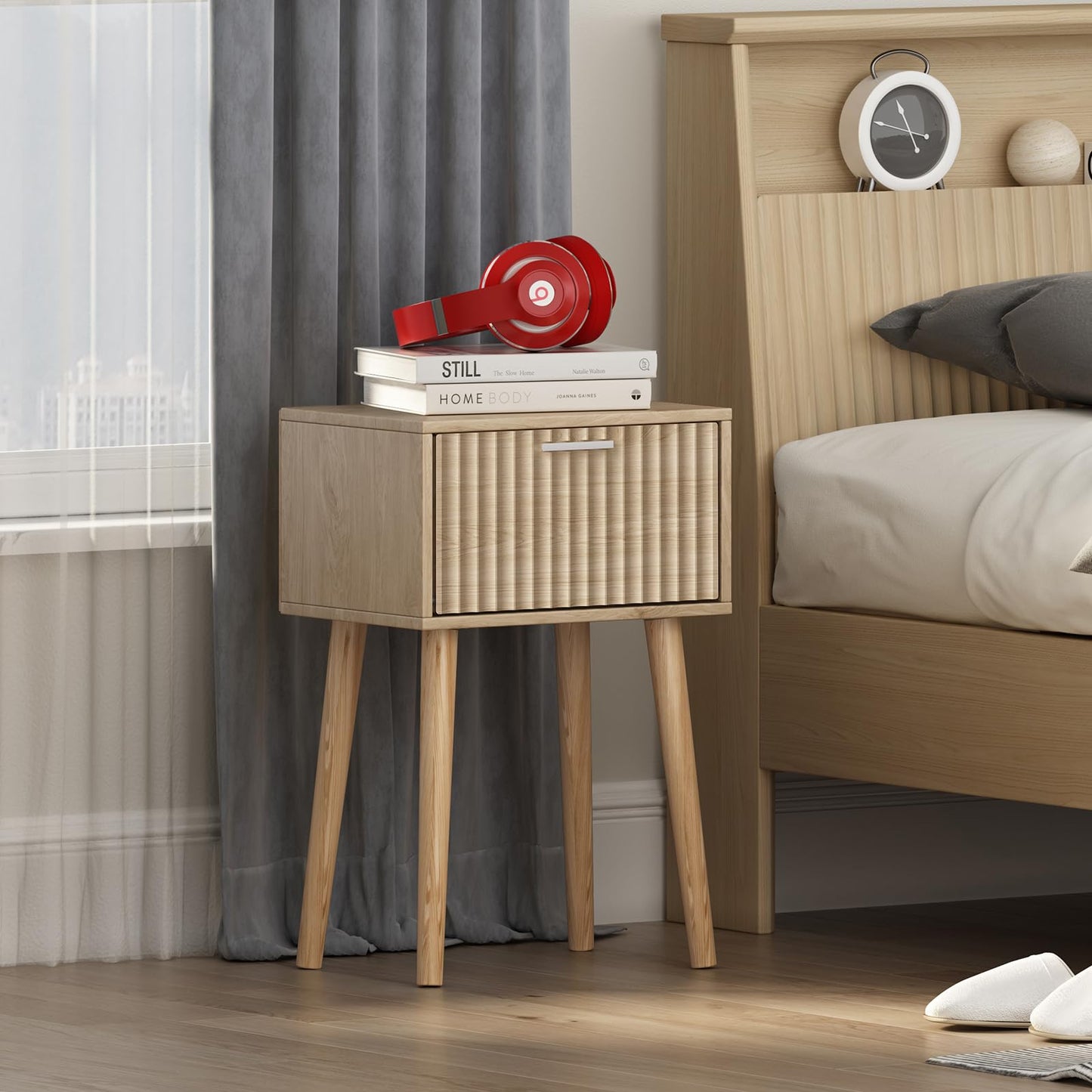 LAATOOREE Nightstands Set of 2, Small Side Table, Bedside Table with Fluted Door, Solid Wood Feet; Modern Mid-Century End Table for Bedroom, Small Space (Natural)