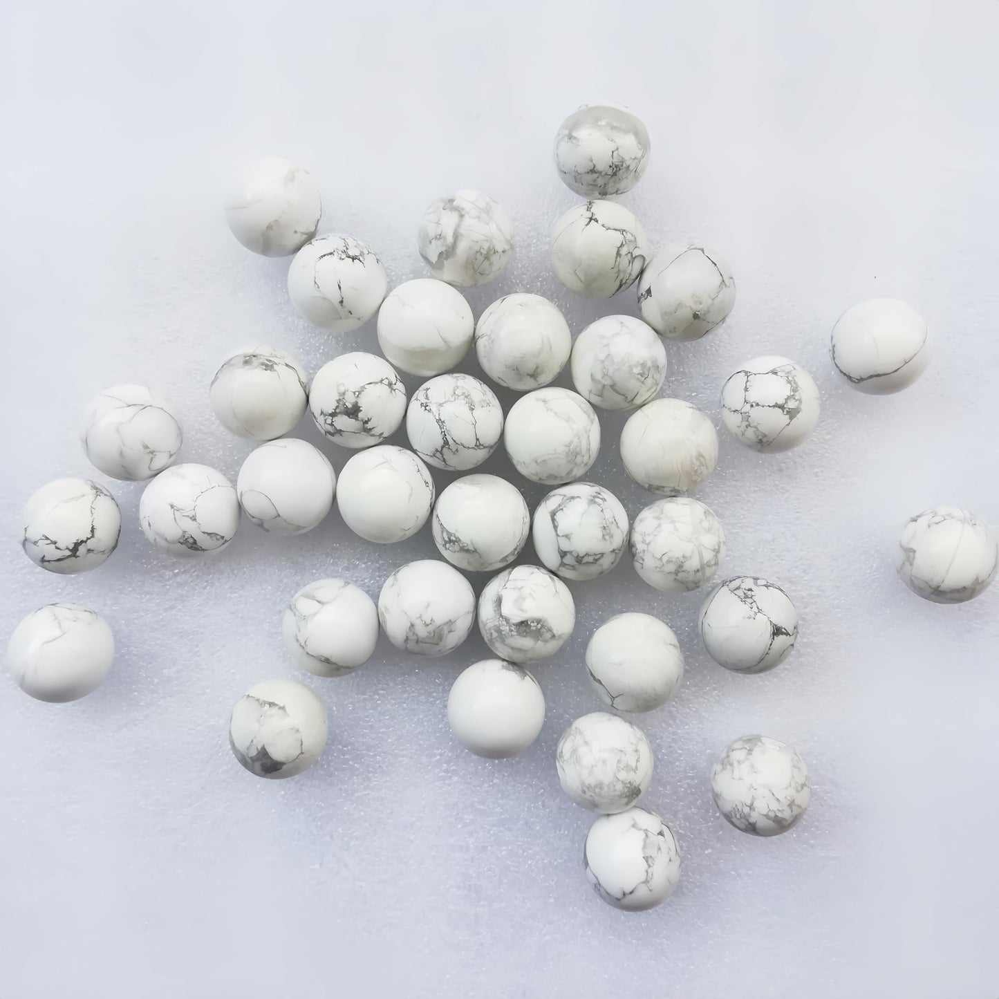 Sunshcat Natural White Howlite Turquoise 0.78 Inchs Crystals and Healing Stone Ball Set,Home Desktop Feng Shui Array Decoration(7 Pieces) ﻿