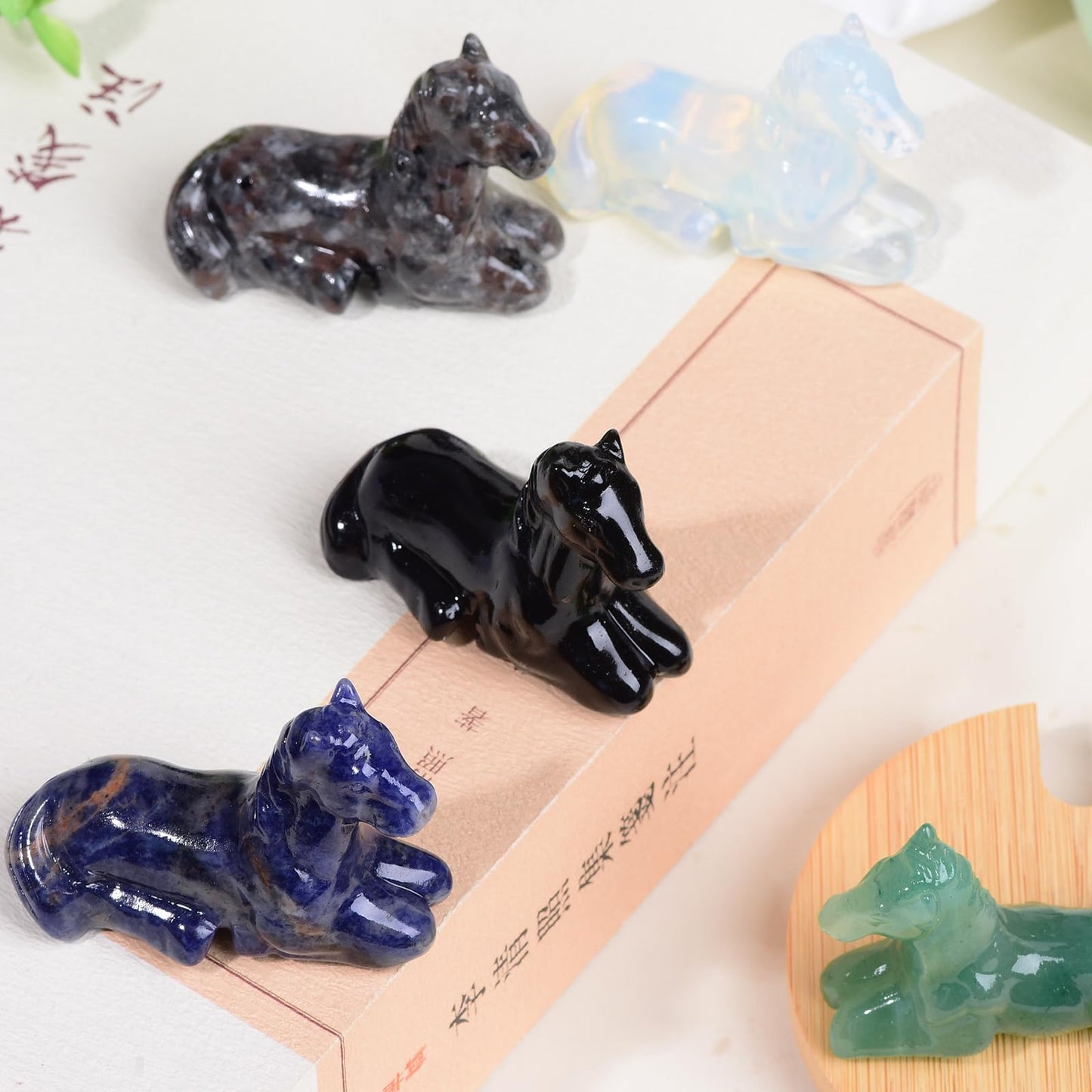 2.2 Inch Blue Sodalite Horse Crystal Figurines, Hand-Carved Healing Crystals Decor, White Horse Statues Stone Energy Gemstones, in Bedroom Office Meditation Horse Memorial Gifts for Men and Women