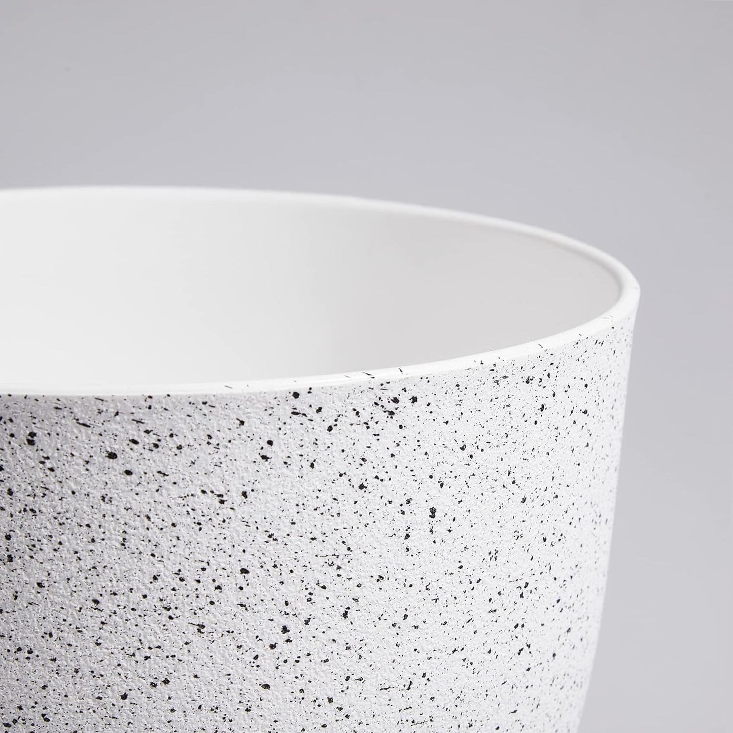 WSMKSZ 10/9/8 inch Medium Plant Pots, Set of 3 Modern Decorative Plastic Planters with Drainage Holes and Saucers for Garden House Plants, Flower Pots for Indoor Outdoor Plants, Speckled White