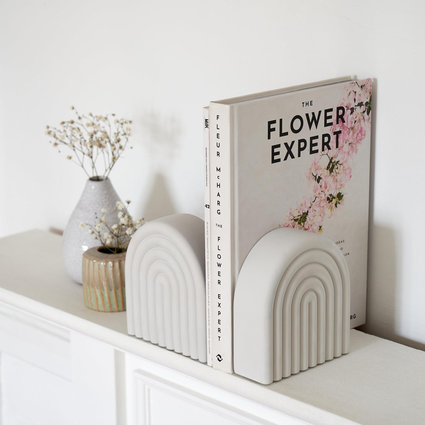 Decorative Concrete Bookends for Heavy Books – Stylish Set of 2, Ideal for Any Bookshelf – Aesthetic Book Holder/Stopper with Anti-Slip Pads for Chic Home, Office, or Library Decor