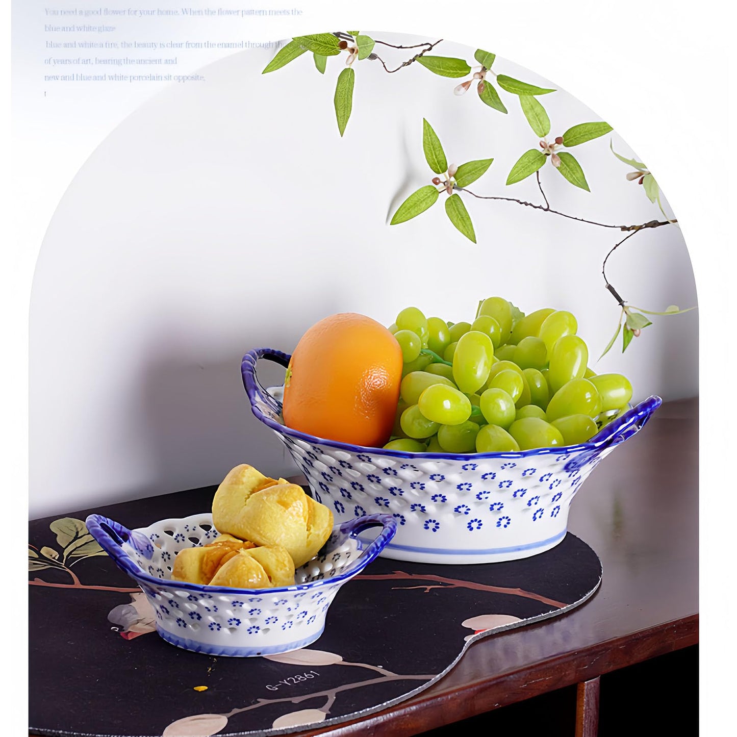 YYMayLsh Blue and White Ceramic Fruit Bowl with handle, Porcelain Decoration Bowl, Fruit Serving Plate, Storage Bowl, Decorative for Kitchen Counter, Home Decor