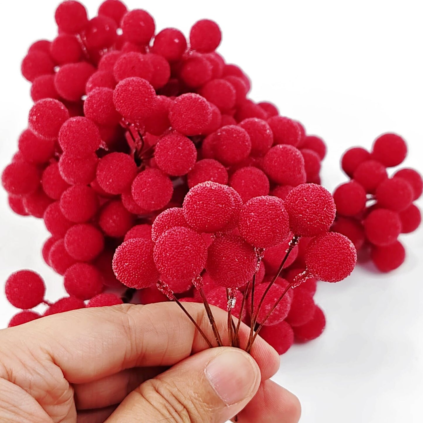 YOOHUA 300PCS 12mm Artificial Holly Berries, Artificial Berry, Mini Frosted Fruit Holly Berries for Christmas Tree Decorations Crafts Party Wedding Holiday Season Winter Décor Home Decor