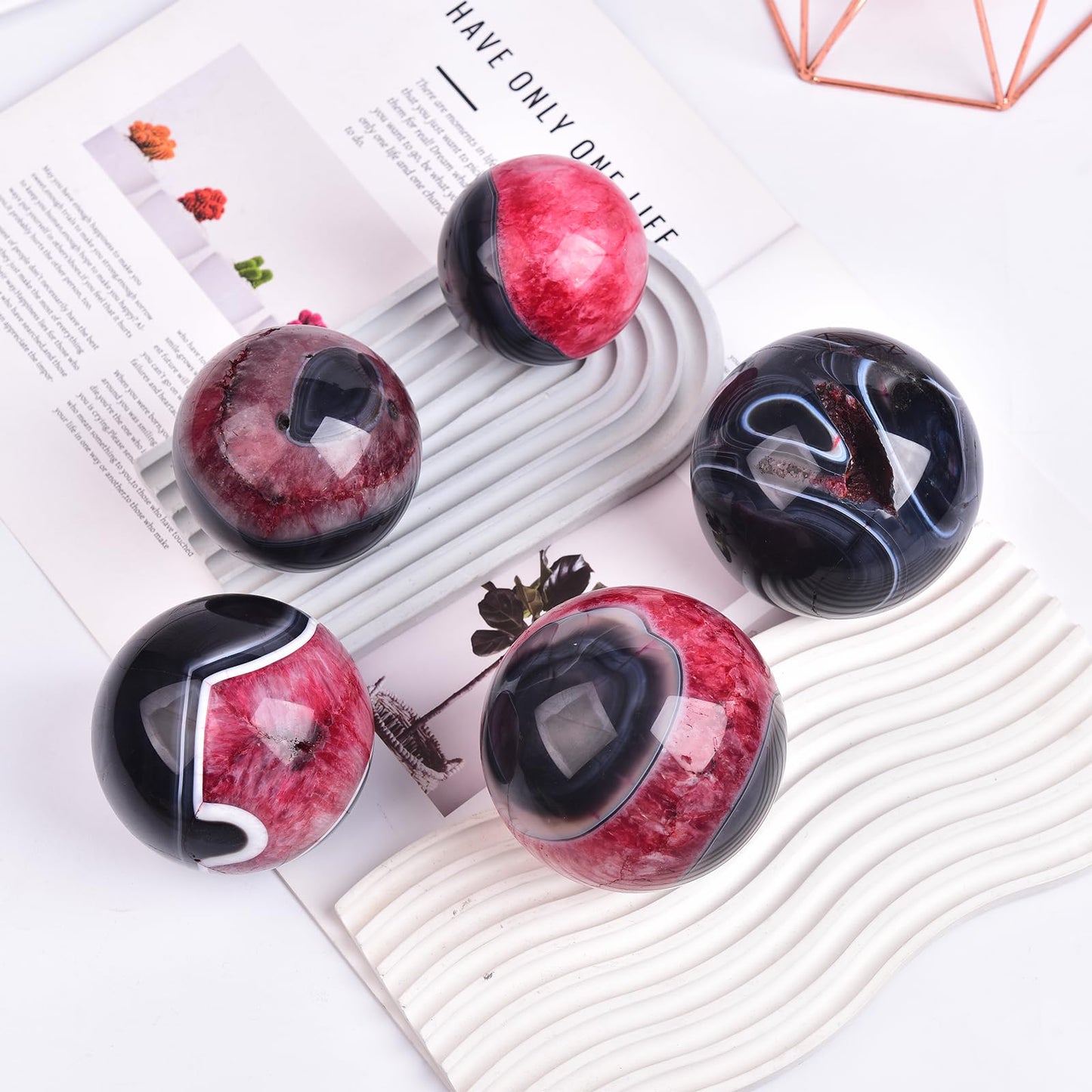 JIC Gem Large Black Red Onyx Agate Crystal Sphere Quartz Crystal Ball with Stand Healing Ornament Witchcraft Meditation Decor(80-90mm)