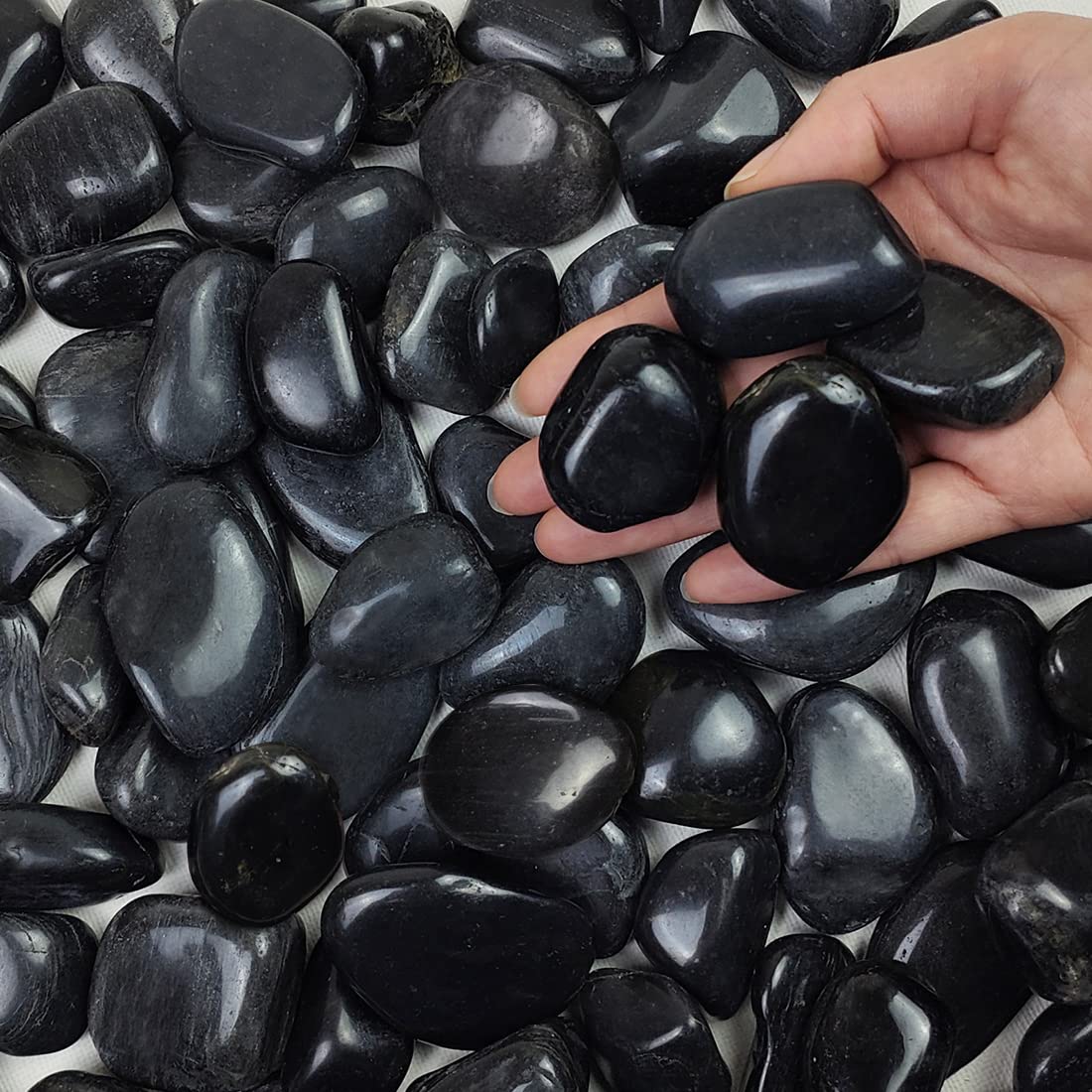 FANTIAN 40 lbs Black River Rocks for Landscaping,1-2 Inch Decorative Black Stones Pebbles for Plants, Vase Fillers, Fish Tank and Garden Rocks
