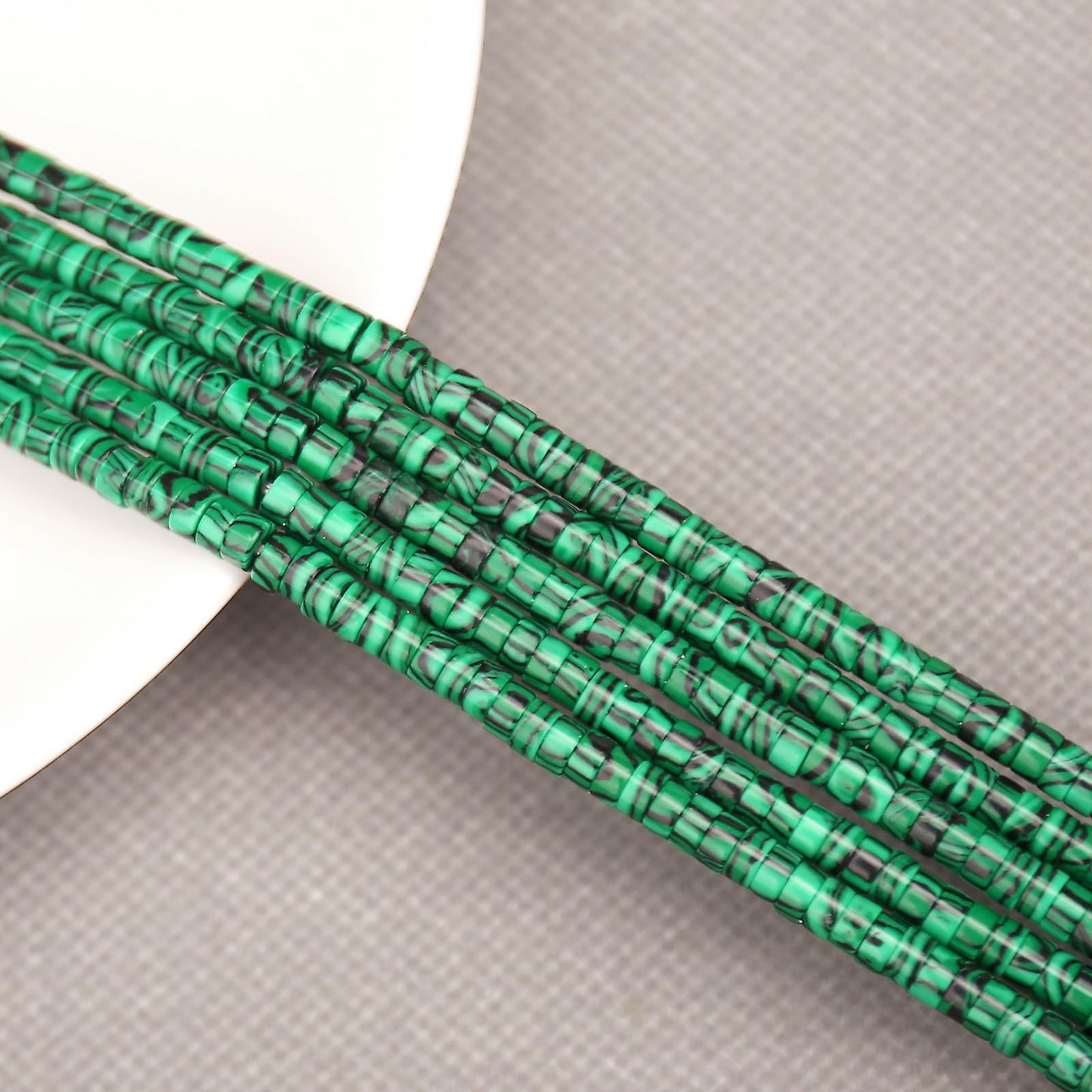 BONNY BOXX 150PCs Natural Malachite Spacer Beads, Loose Semi Precious Flat Round Gemstone Heishi Disc Stone Beads for Beading Jewelry Making 4mm*2mm