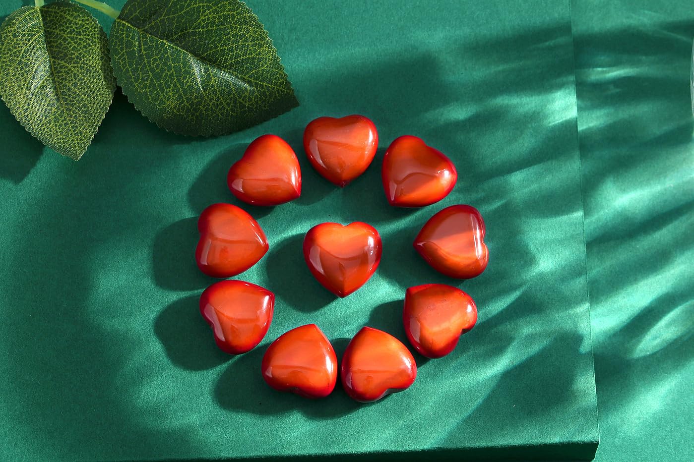 QINJIEJIE 10PCS Red Jasper Heart Crystals Thick Stones Love Shaped Gemstones Palm Crystal Bulk Polished Thumb Stones Set Wholesale Hand Carved Worry Stone Reiki Energy Balancing Meditation Mini Gift