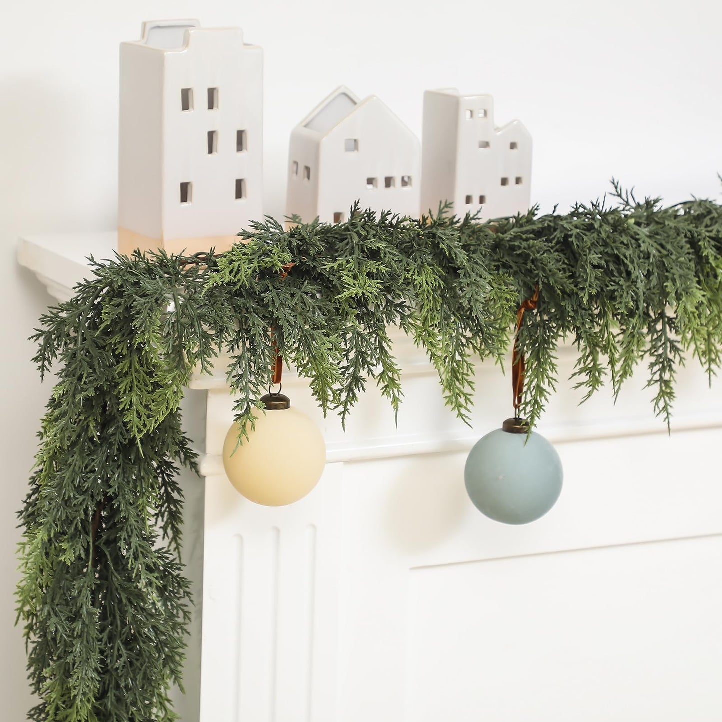 Jutom 1 Pcs 9 ft Christmas Cedar Garland - Dual Green Realistic Cedar Pine Needles Garland Artificial Decoration for Table, Mantel, Wall - Home Winter Holiday Party Decor