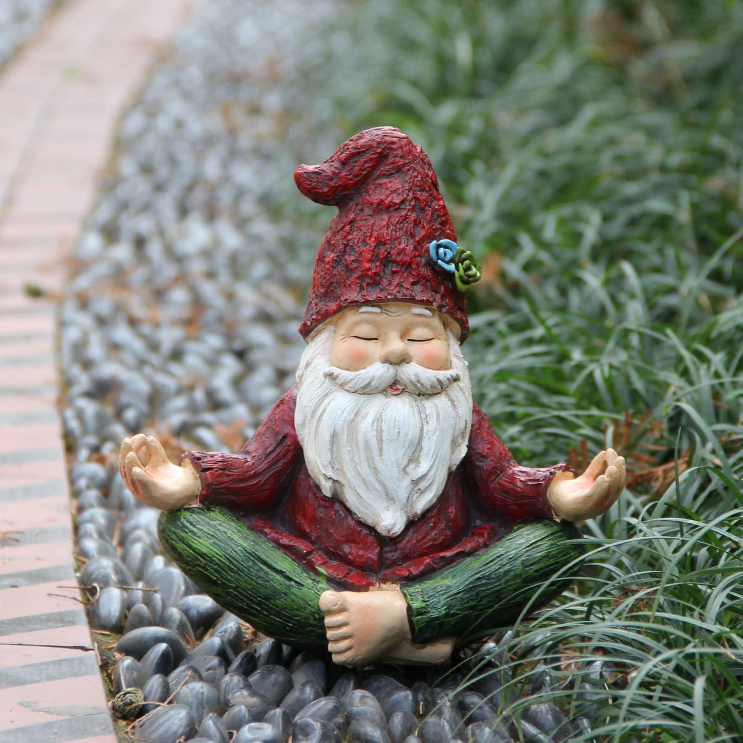 Smadeer Garden Yoga Gnome Statue, Outdoor Gnomes Figurine with Solar Lights, Knome in Yoga Pose for Garden Decor, Elf Sculptures and Statues for Patio Lawn Yard