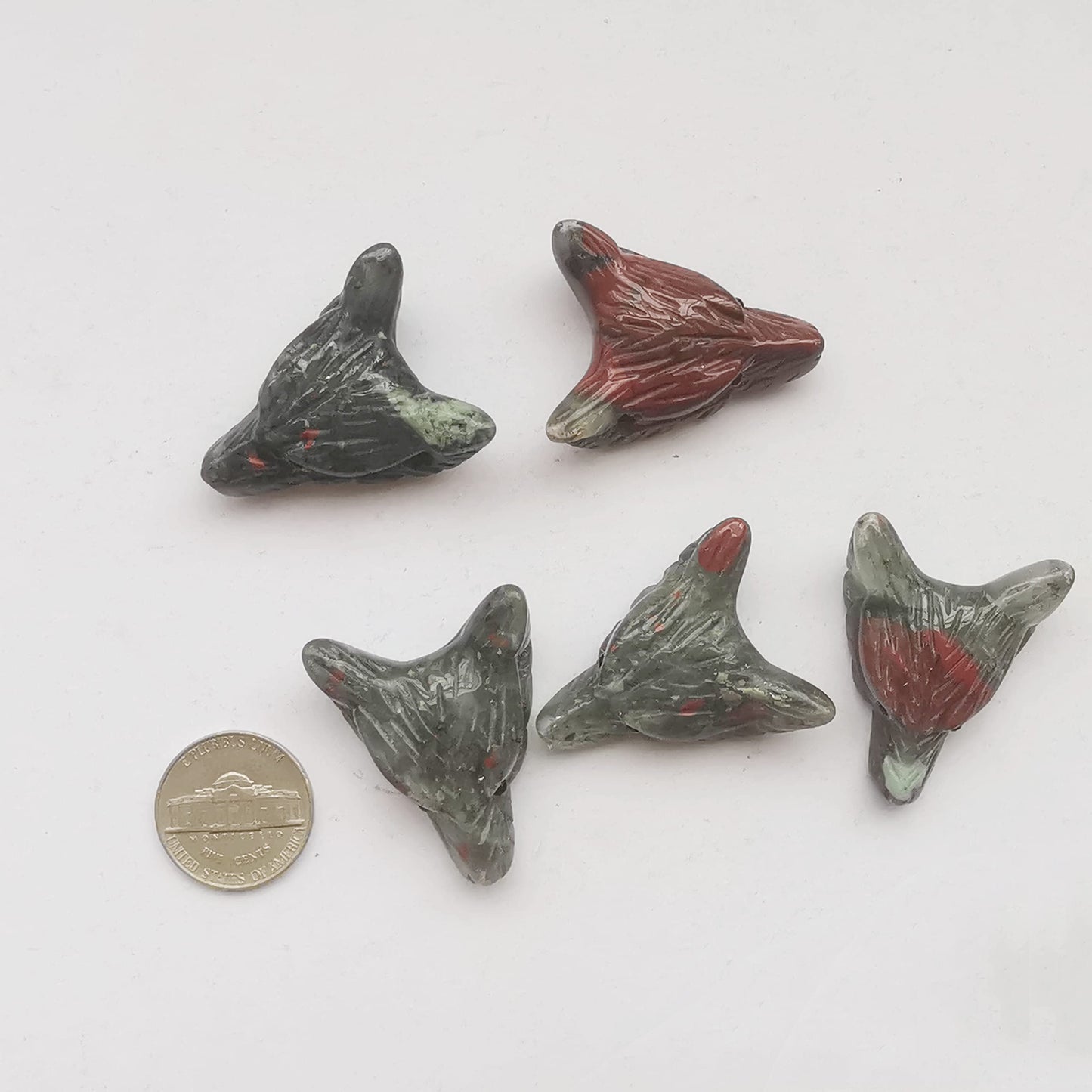 Bacatgem Natural African Bloodstone 1.37 inchs Wolf Head Pocket Crystals and Healing Stone Figurine,Haped DIY-Jewelry Pendant
