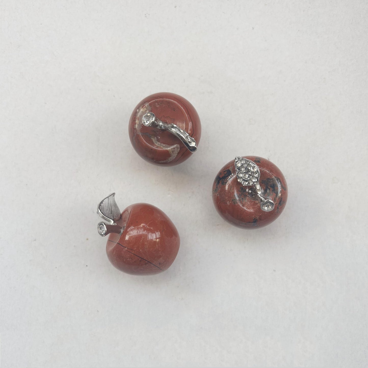 Sunshcat Natural Red Jasper 1.18 Inchs Apple Crystal and Healing Stone Statues,Room Decoration Christmas Decorations Thanksgiving Gifts Office Gifts Collectibles