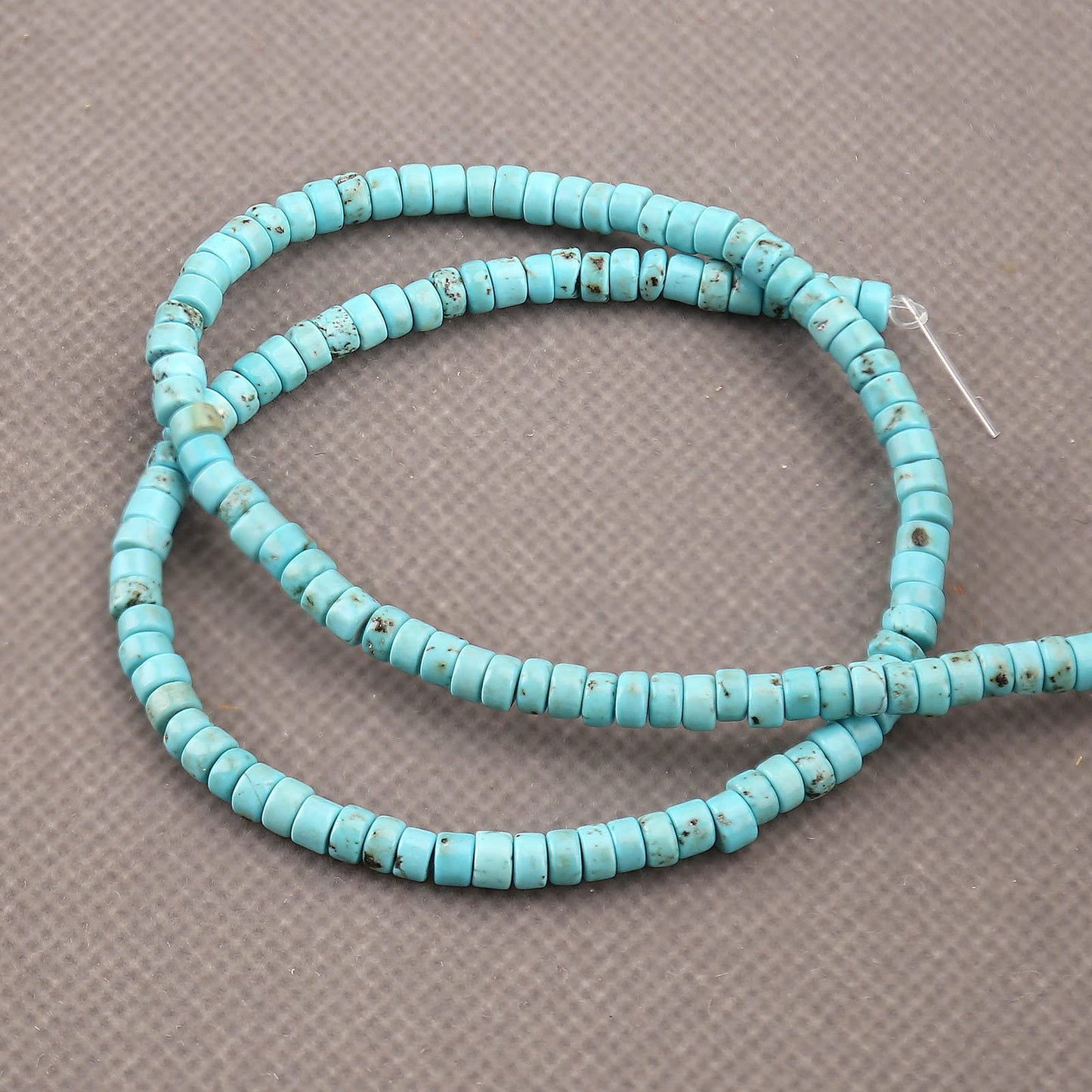 150PCs Natural Blue Turquoise Spacer Beads, Loose Semi Precious Flat Round Gemstone Heishi Disc Stone Beads for Beading Jewelry Making 4mm*2mm 38cm