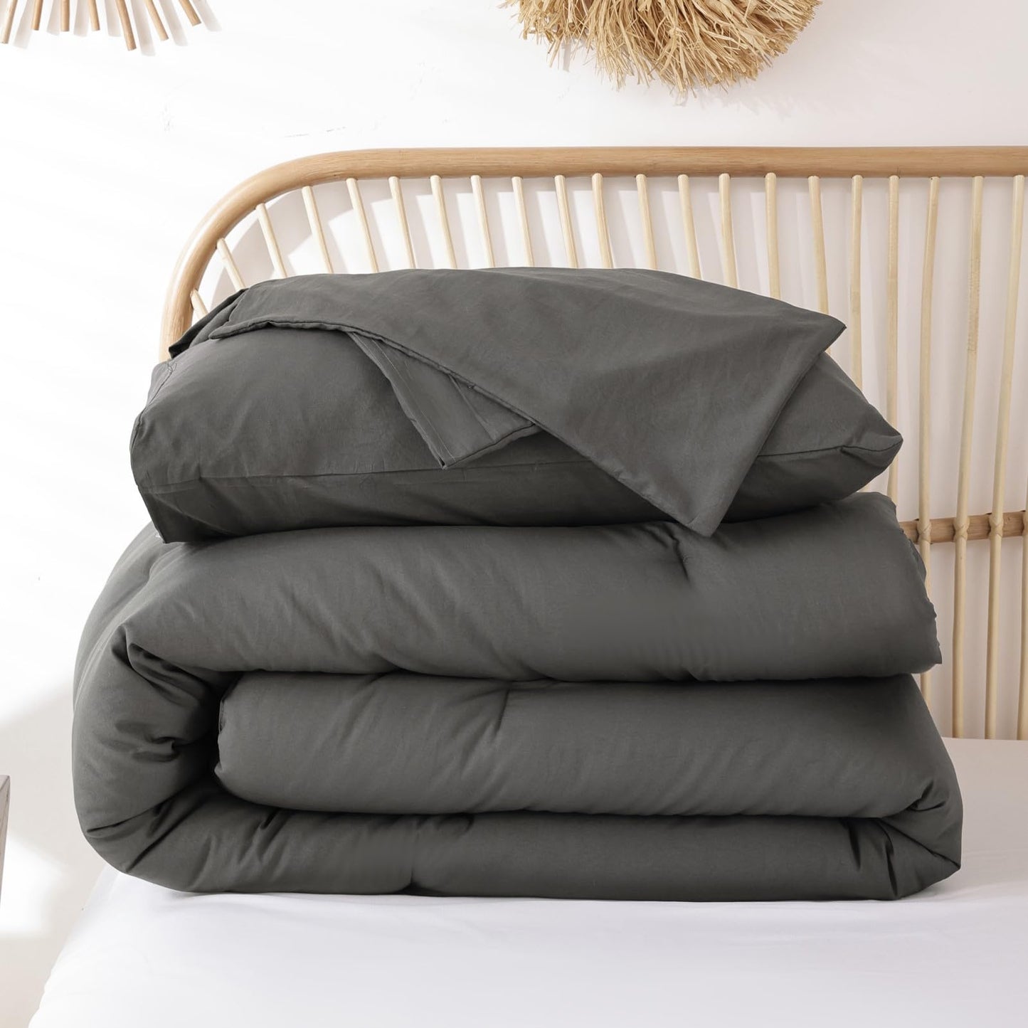 ROSGONIA Queen Comforter Set Charcoal Grey, 3pcs (1 Dark Gray Comforter & 2 Pillowcases) All Season Soft Bedding Lightweight Bedspread Blanket Quilt